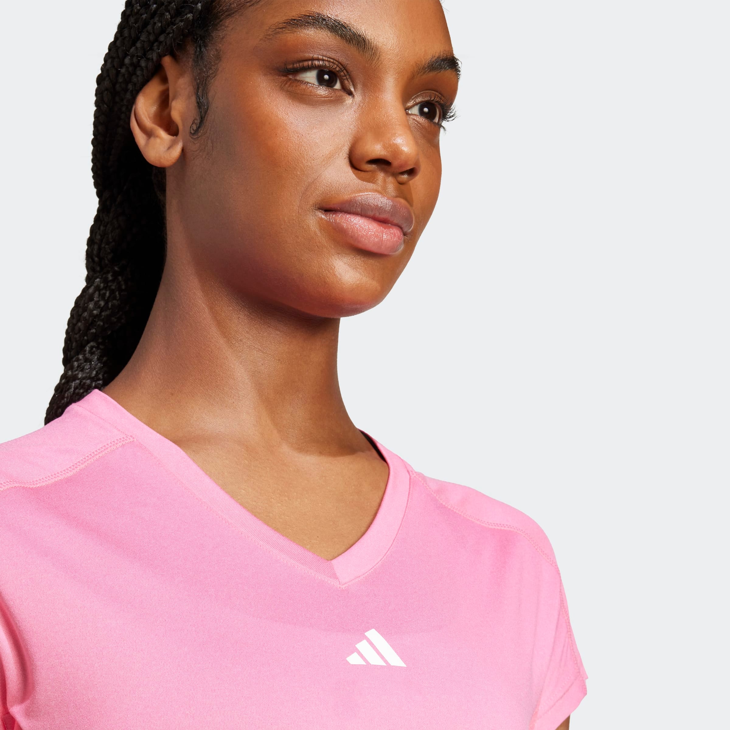 adidas Performance T-Shirt »TR-ES MIN T«, Trainingsshirt, feuchtigkeitsabsorbierend mit V Ausschnitt