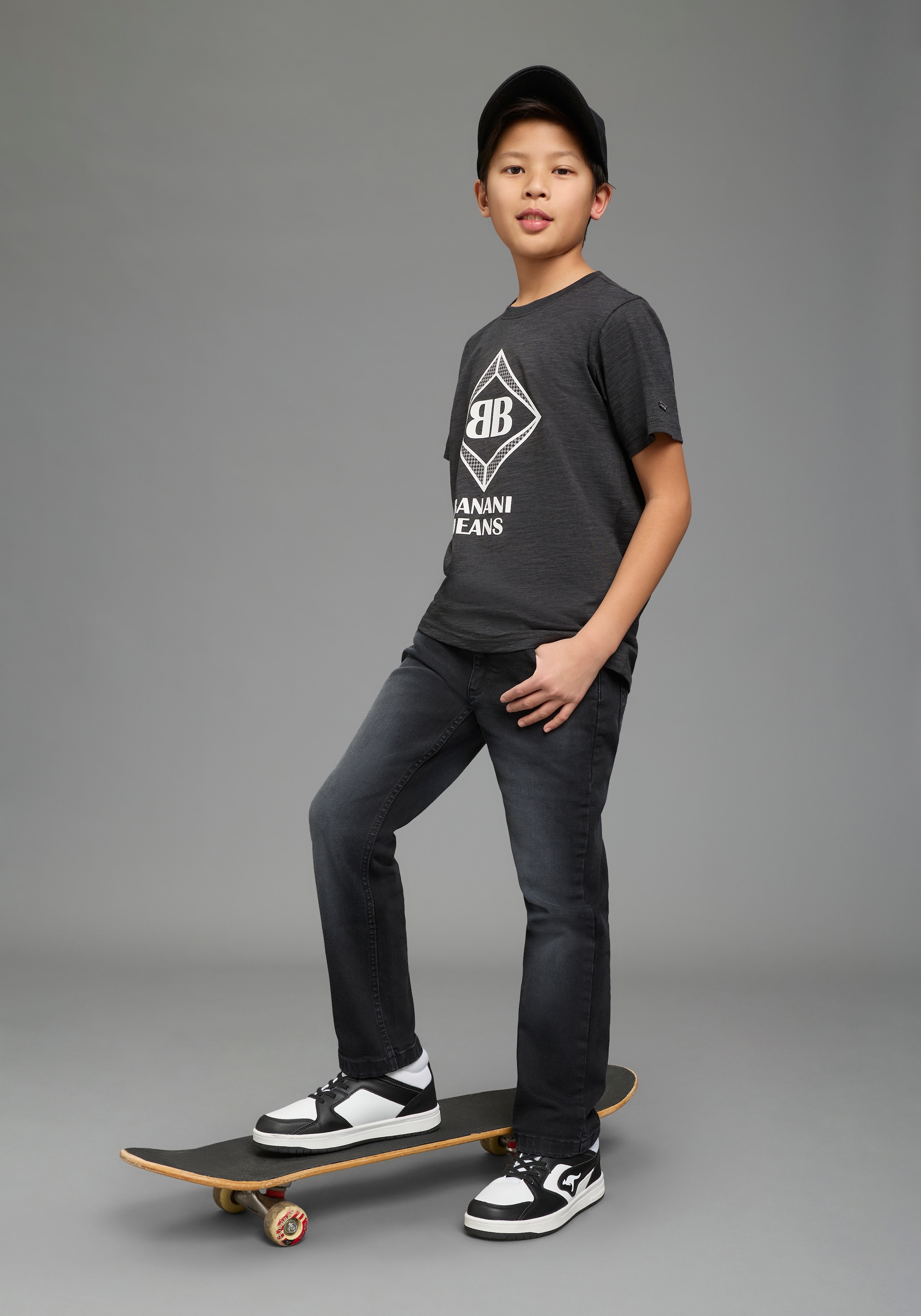 Bruno Banani Straight-Jeans »Gerade Stretchjeans mit modischer Stickerei auf Po-Tasche, für Jungen« für Jungen, normal hohe Leibhöhe, mit Stickerei