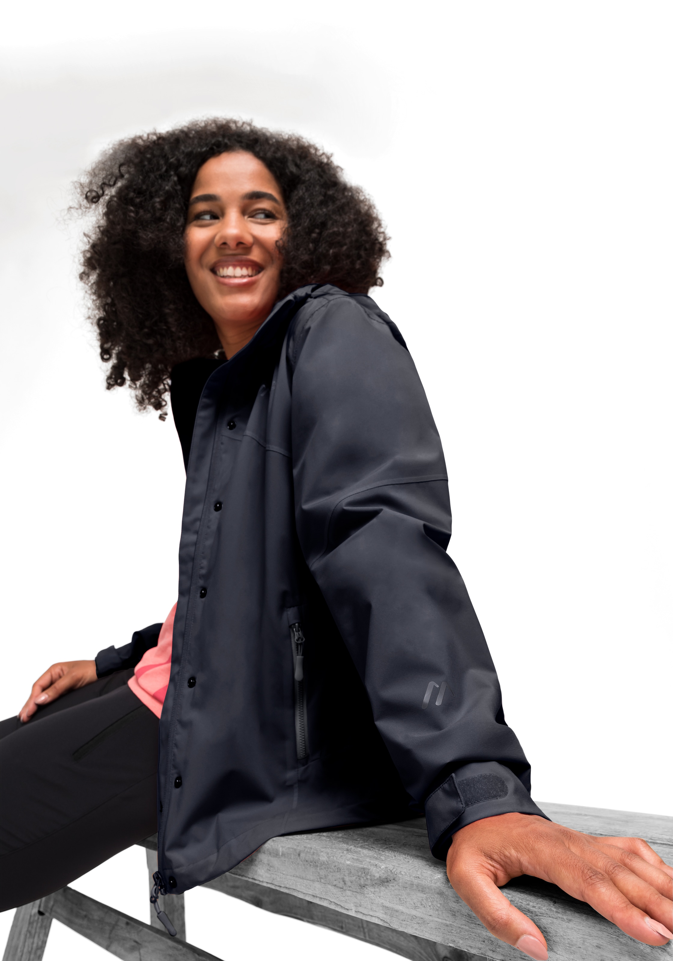 Maier Sports Outdoorjacke »Metor rec W«, Damen Regenjacke wasserdicht mit Kapuze, 2 Taschen außen, Innentasche