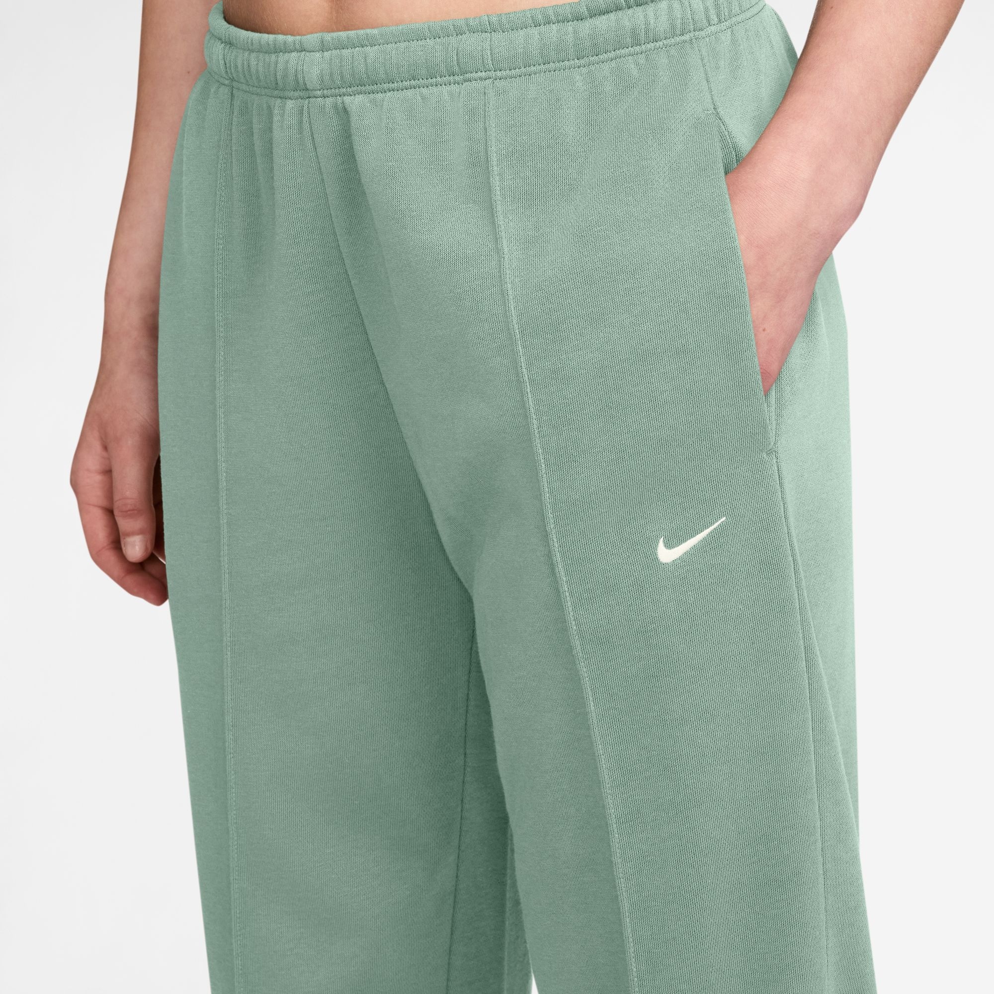Nike Sportswear Sporthose »W NSW CHLL FT JGGR PANT«  aus Baumwolle und Polyester, auch in großen Größen