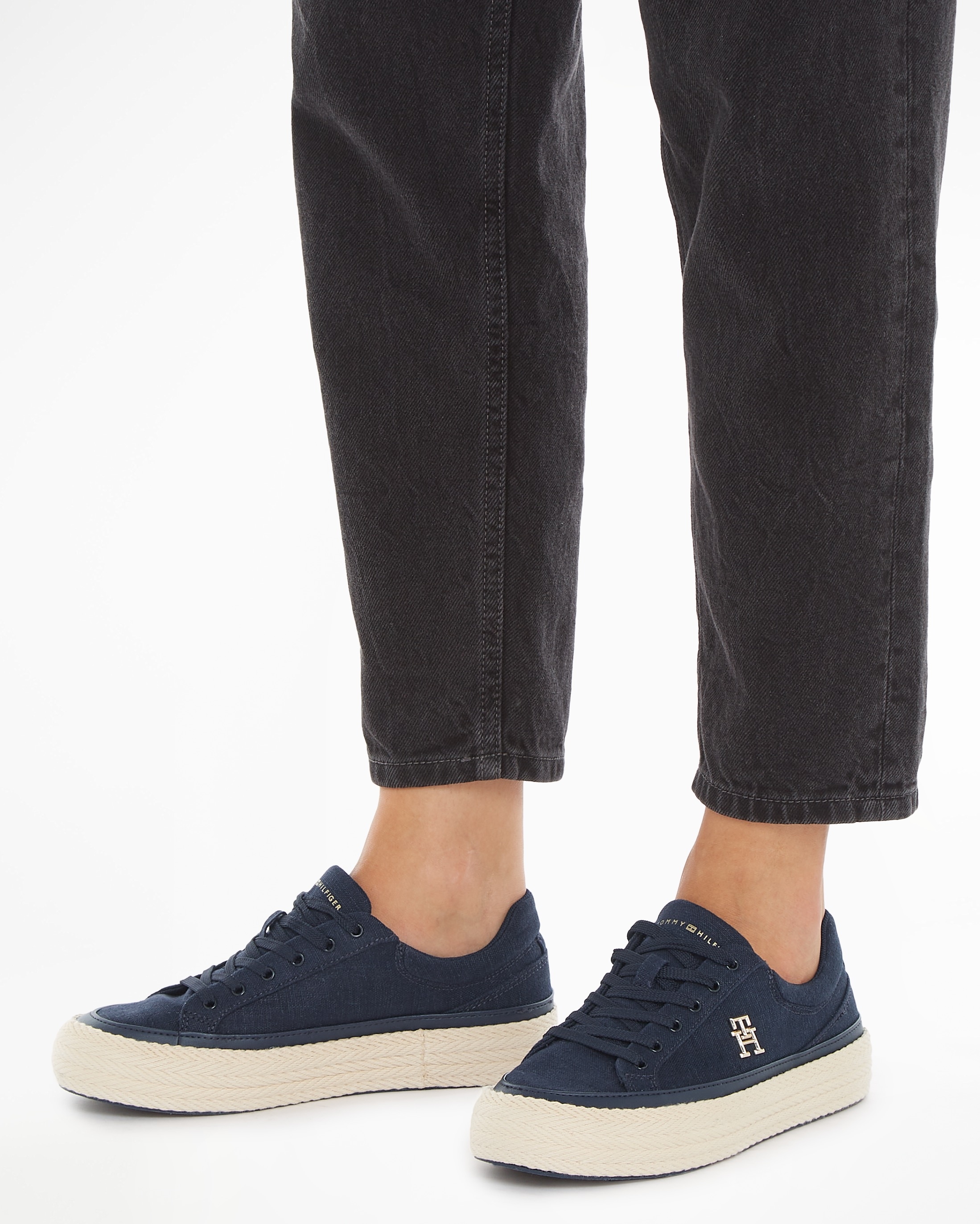 Tommy Hilfiger Plateausneaker »VULC SNEAKER LINNEN«, mit gepolstertem Schaftrand, Freizeitschuh, Halbschuh, Schnürschuh