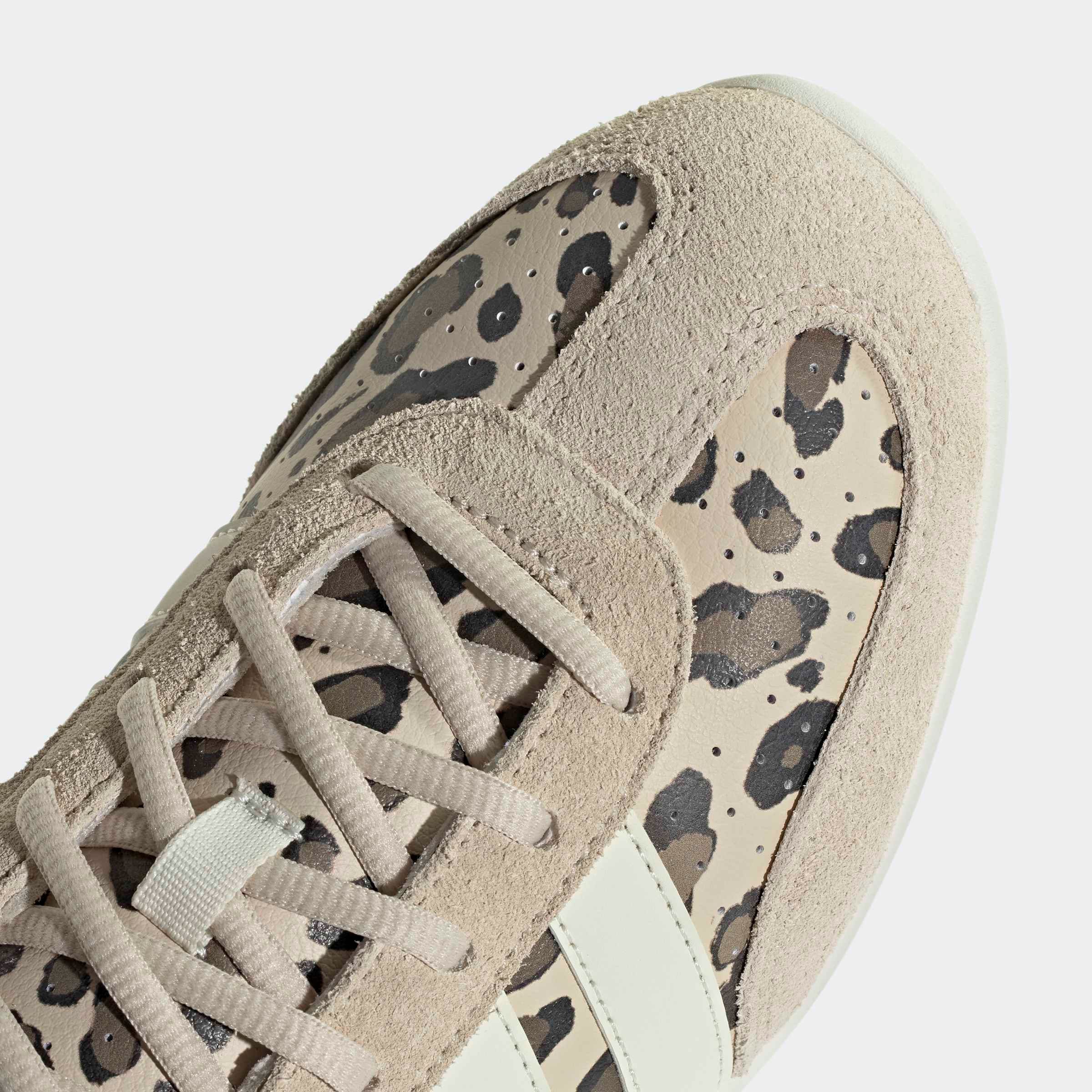 adidas Sportswear Sneaker »BARREDA LO«  mit Leo Muster