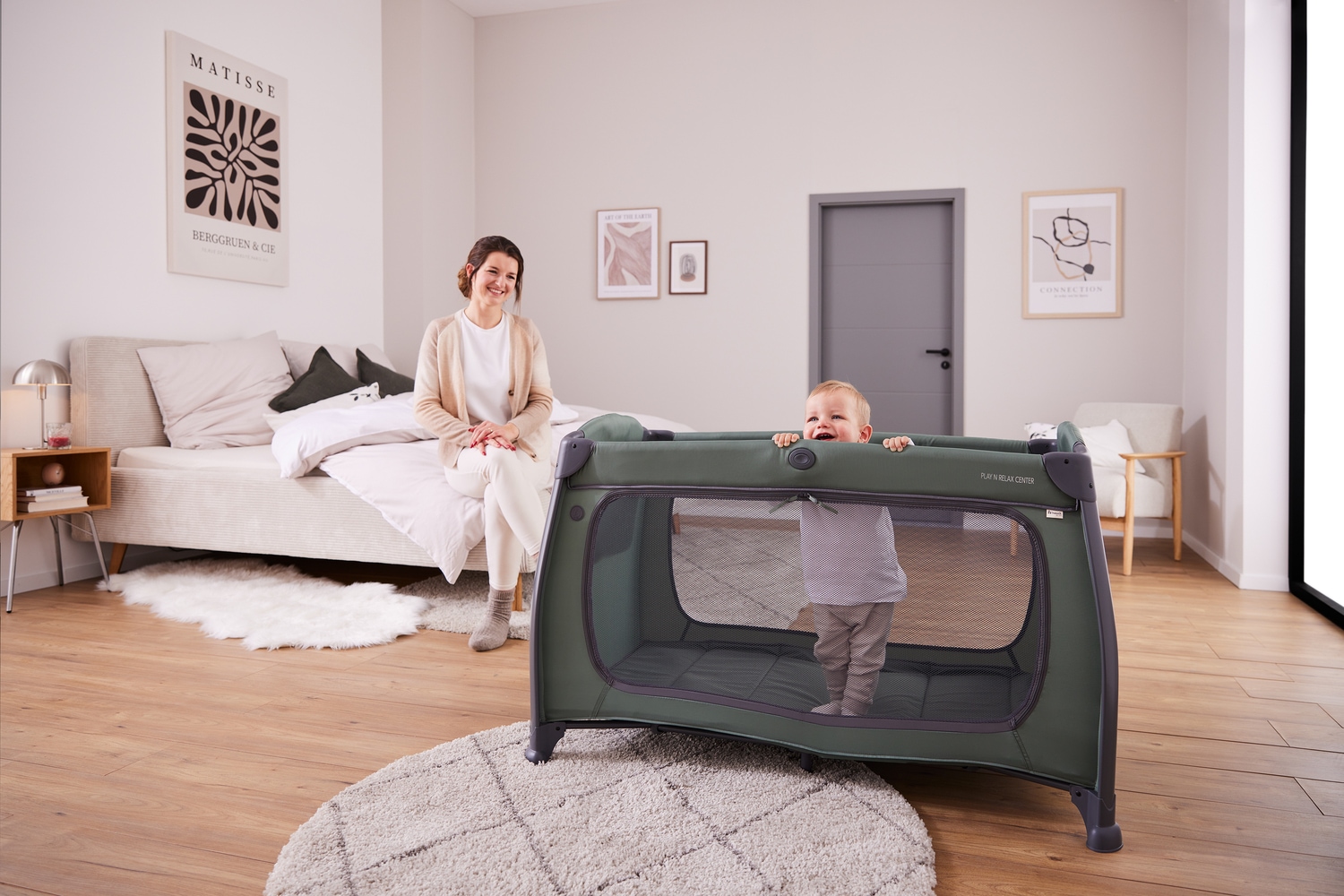 Hauck Baby-Reisebett »Play N Relax Center, dark blue«, inkl. Neugeboreneneinhang, Wickelmulde, Ausstieg, Räder