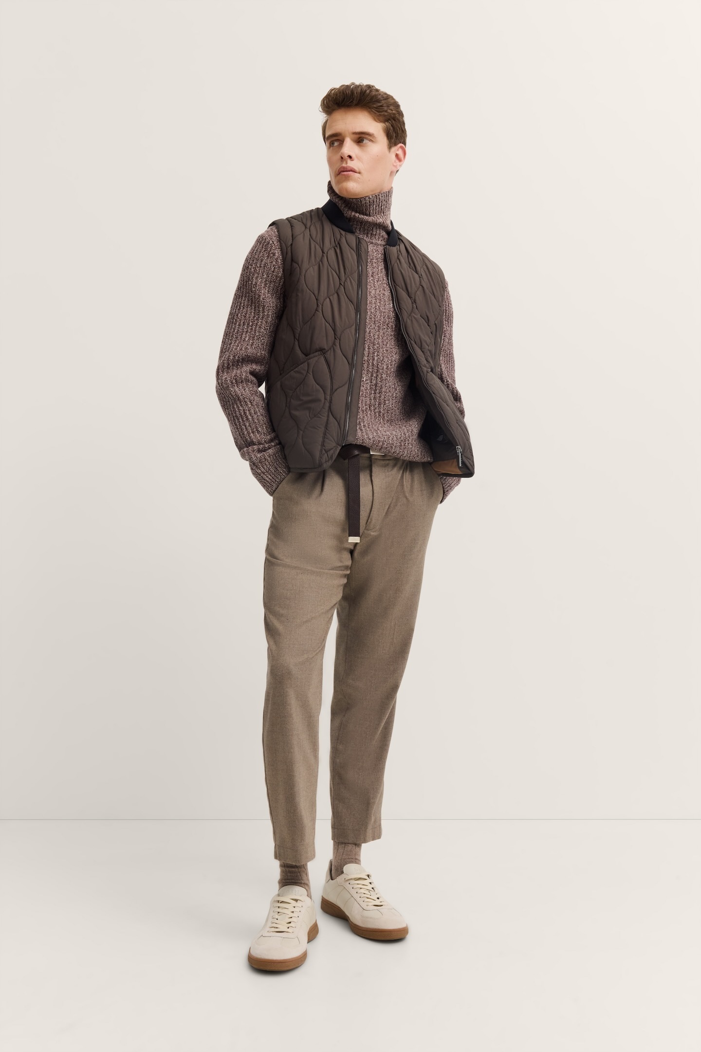 Steppweste BUGATTI "Airseries", Herren, Gr. 60, 90, braun, 100% Polyester, unifarben, regular fit, Westen Steppweste, Regular Fit mit Wellensteppung 3