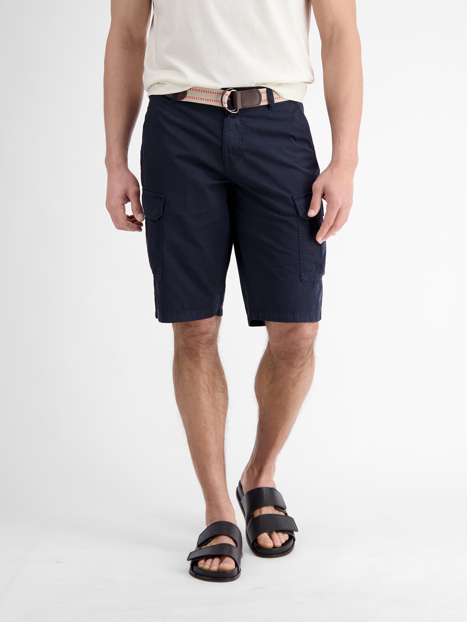 Bermudas LERROS "Cargo-Bermuda mit Gürtel", Herren, Gr. 30, blau (classic navy), 100% Baumwolle, Hosen Bermudas, Bequem geschnittene Bermuda für den Sommer, Einfarbig, 100% Baumwolle 2