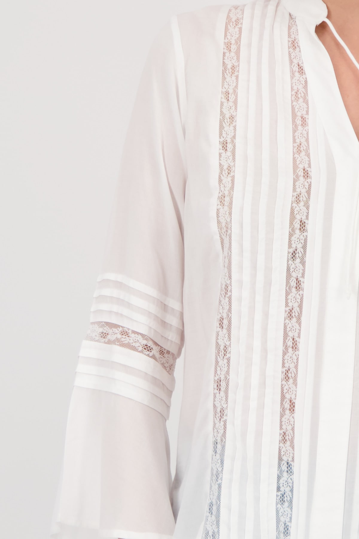 Monari Spitzenbluse »Bluse Spitze«, Mit V-Ausschnitt