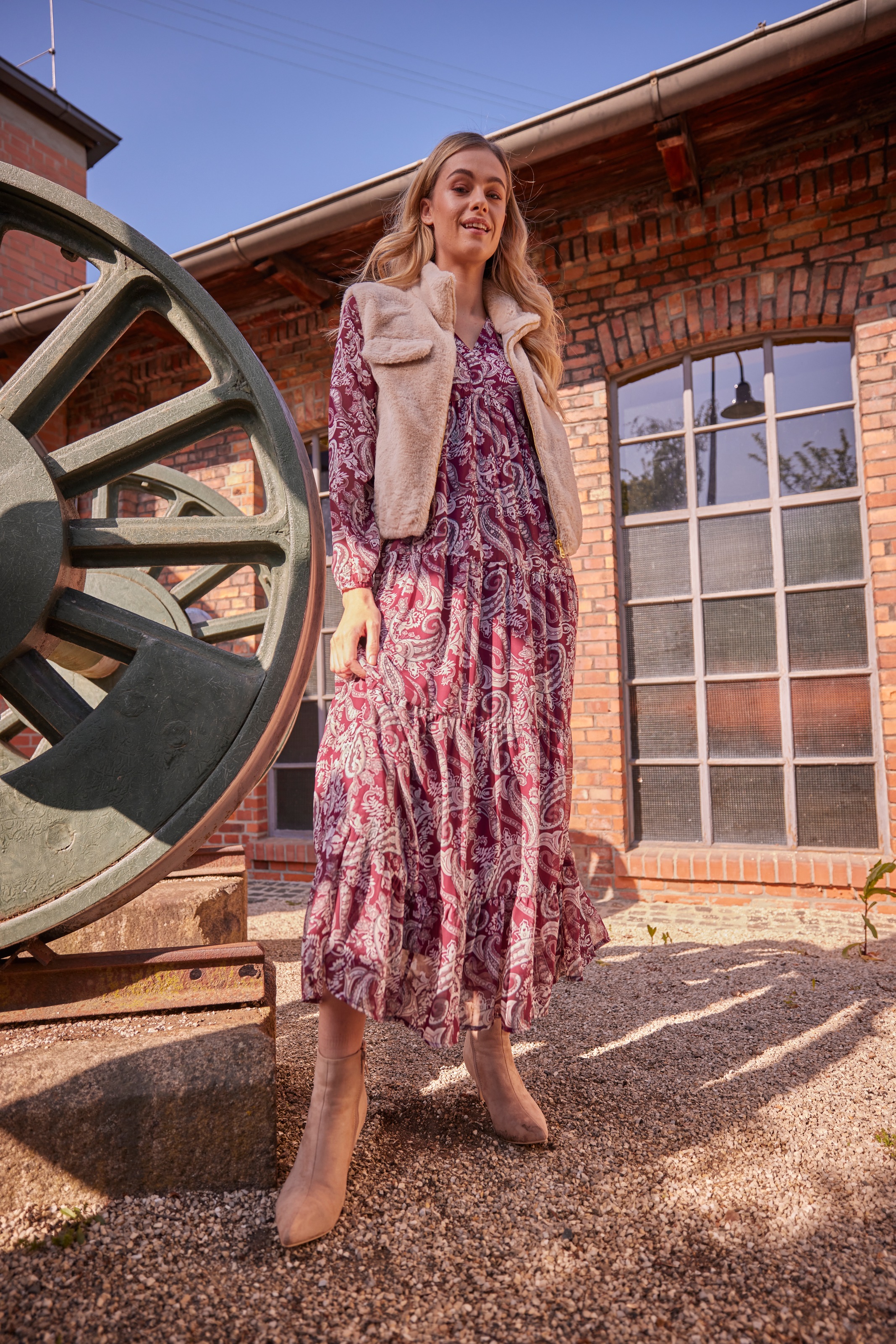 Aniston CASUAL Maxikleid, mit farbharmonischem Paisley-Muster - NEUE KOLLEKTION