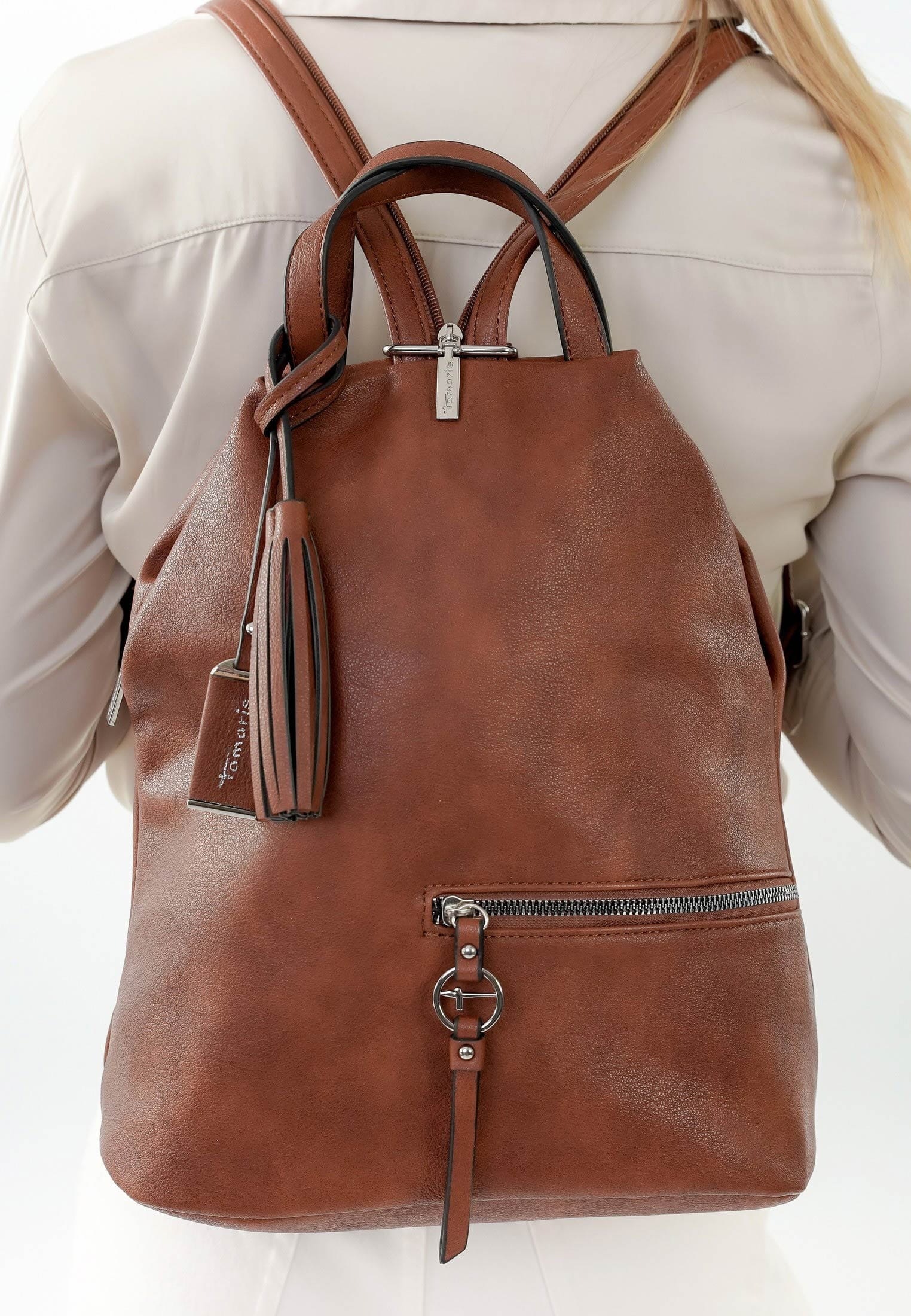 Rucksack TAMARIS "Rucksack TAS Nele", Damen, Gr. B/H/T: 34cm x 32cm x 20cm, braun (cognac 700), Obermaterial: 60% Polyurethan PU. 40% Polyester PES., Rucksäcke Rucksack 3