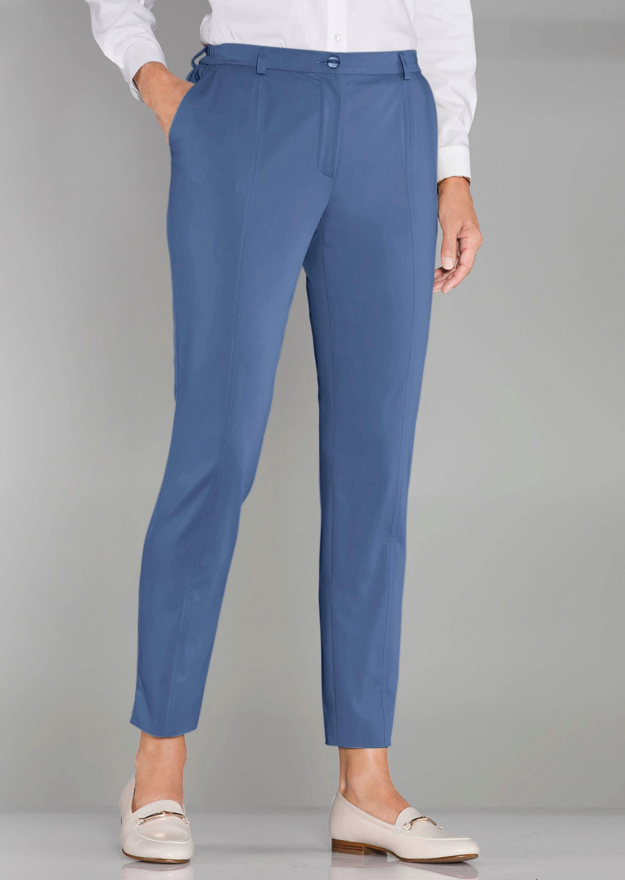 Thumbnail - GOLDNER Stoffhose "Kurzgröße Sportive Hose Anna aus Satin"