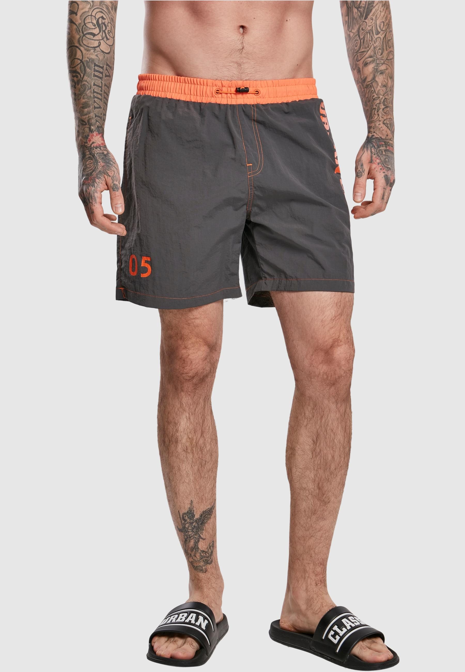 URBAN CLASSICS Badeshorts »Urban Classics Herren UC Logo Swim Shorts«