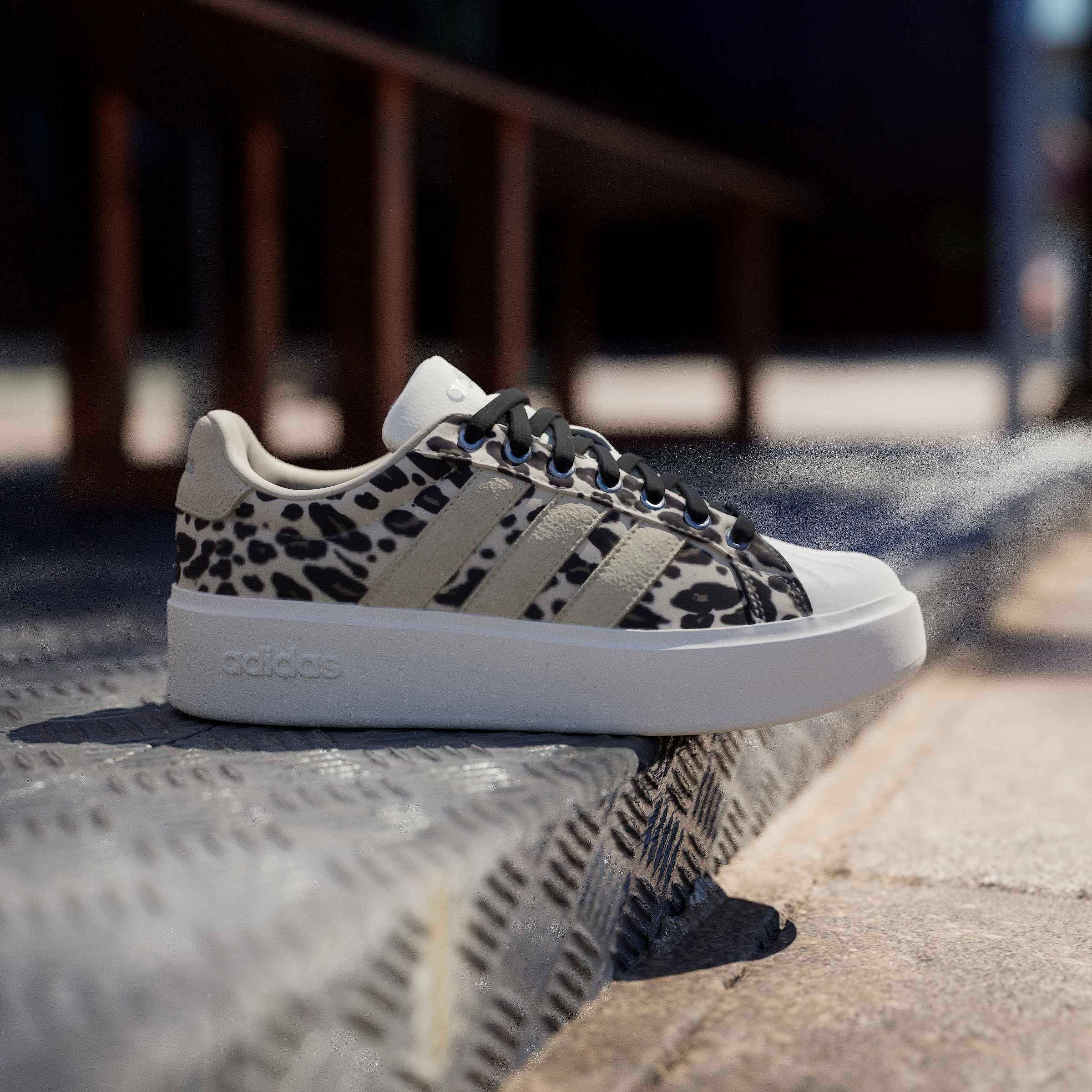 adidas Sportswear Plateausneaker »STREETTALK BOLD«  inspiriert vom Design des adidas Superstar,mit Leo Muster