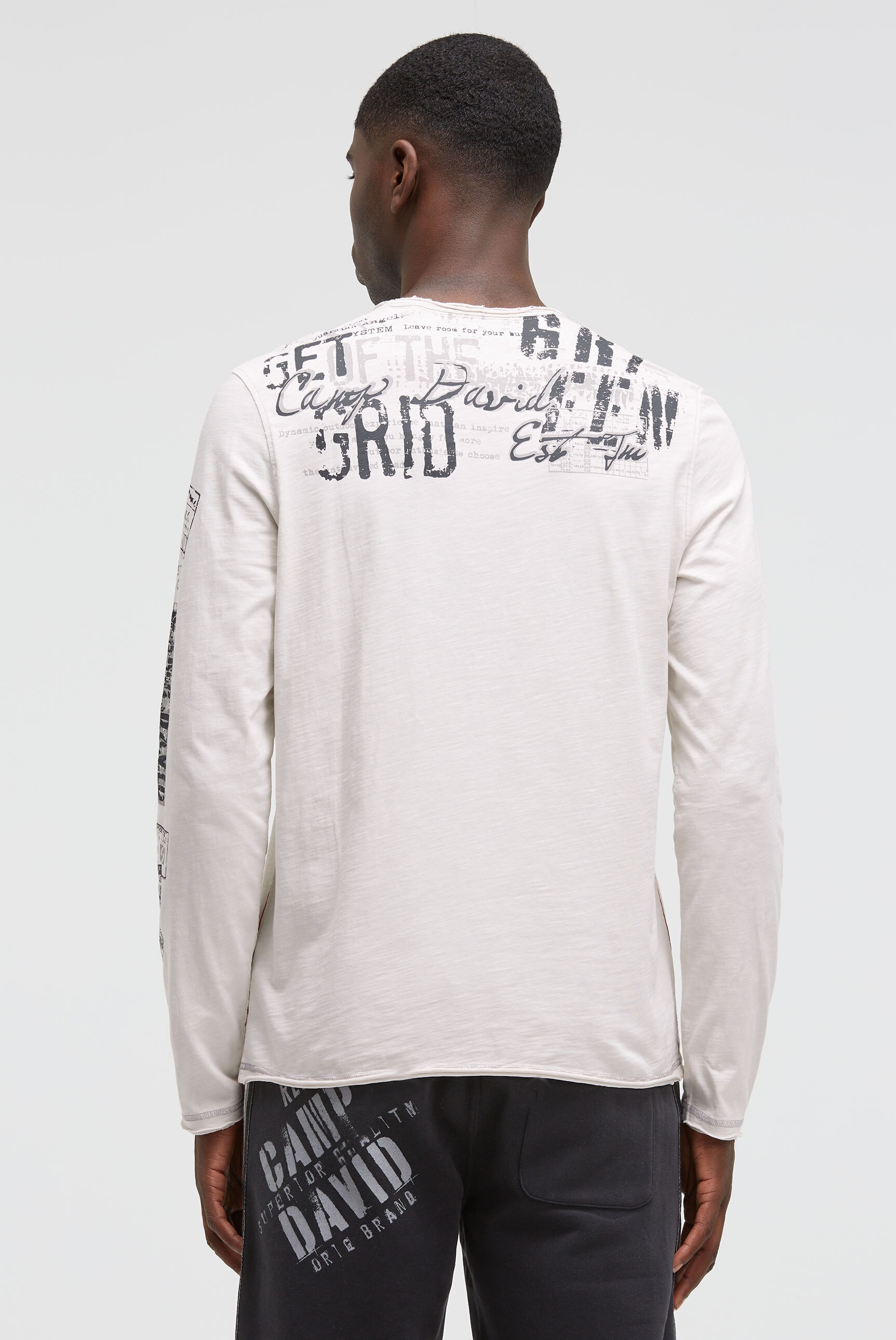 CAMP DAVID V-Shirt mit offenen Kanten