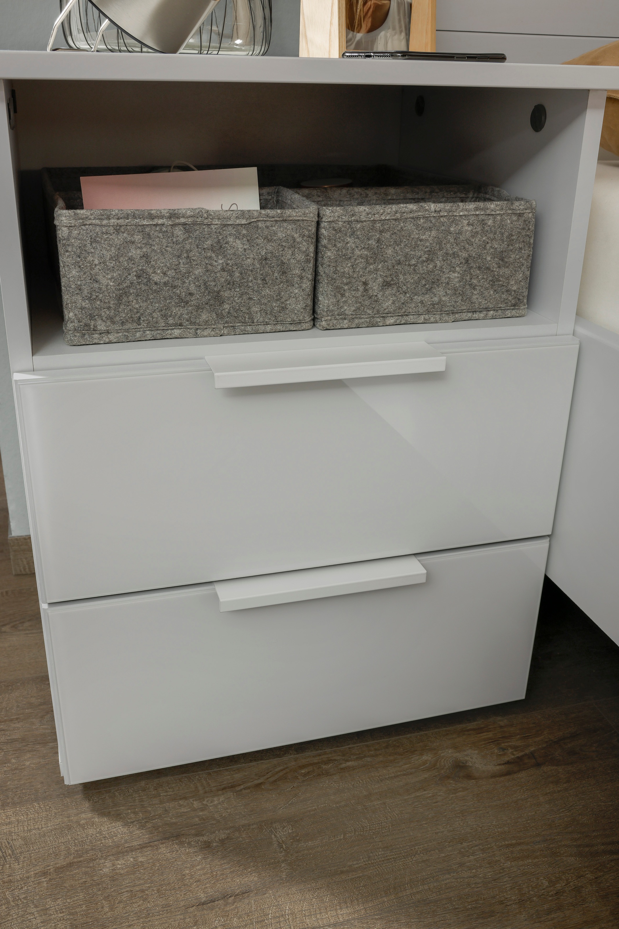 rauch Nachtkommode »Nachttisch Nachtkonsole Nachtschrank KOLUNA mit Glasfront«, mit 2 Schubladen und Nische für viel Stauraum MADE IN GERMANY