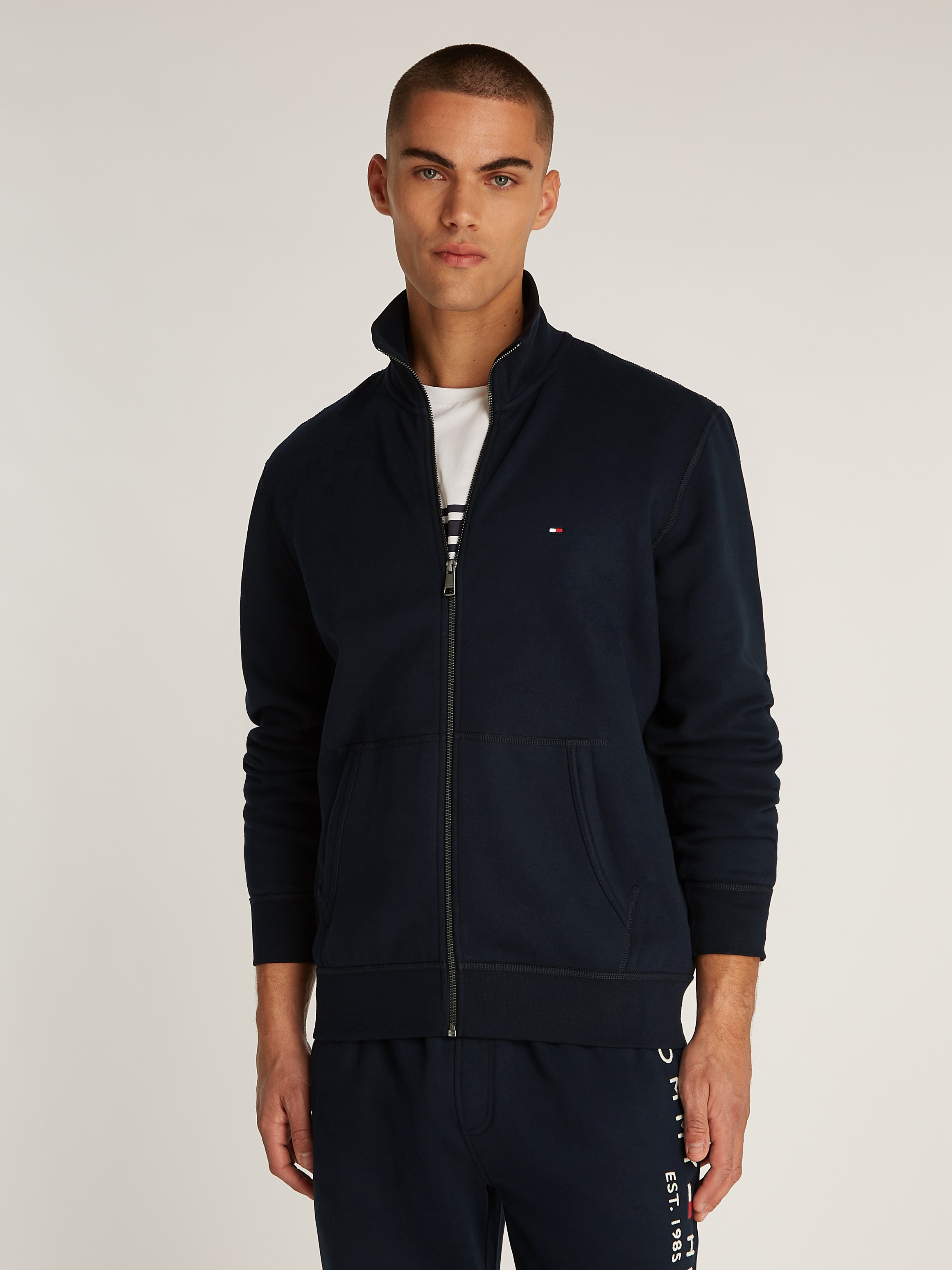 Tommy Hilfiger Sweatjacke "ESSENTIAL FLEECE ZT STAND COLLAR", mit Logostick günstig online kaufen