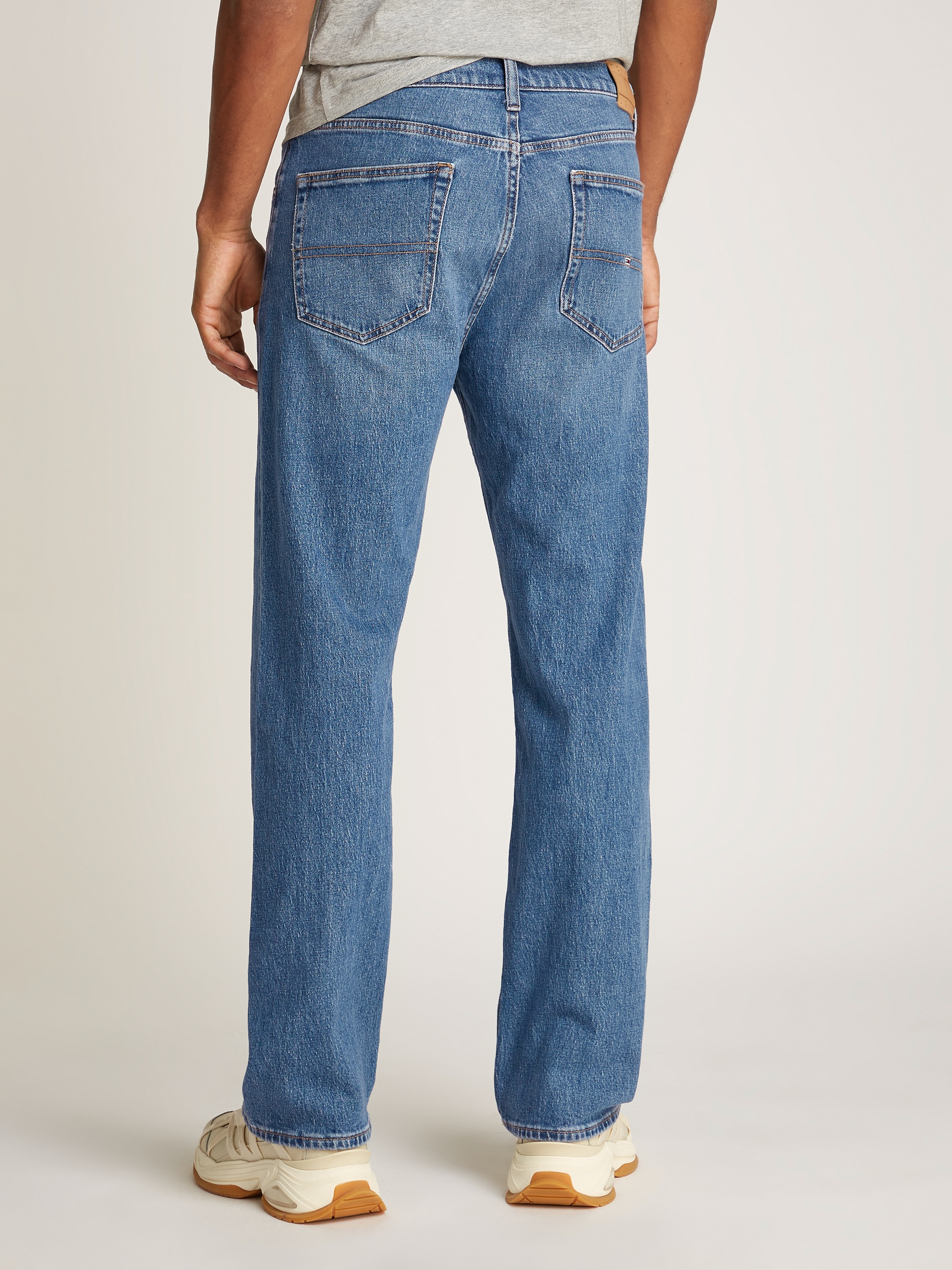 Tommy Jeans "Otis Regular Straight" im modischen Schnitt günstig online kaufen