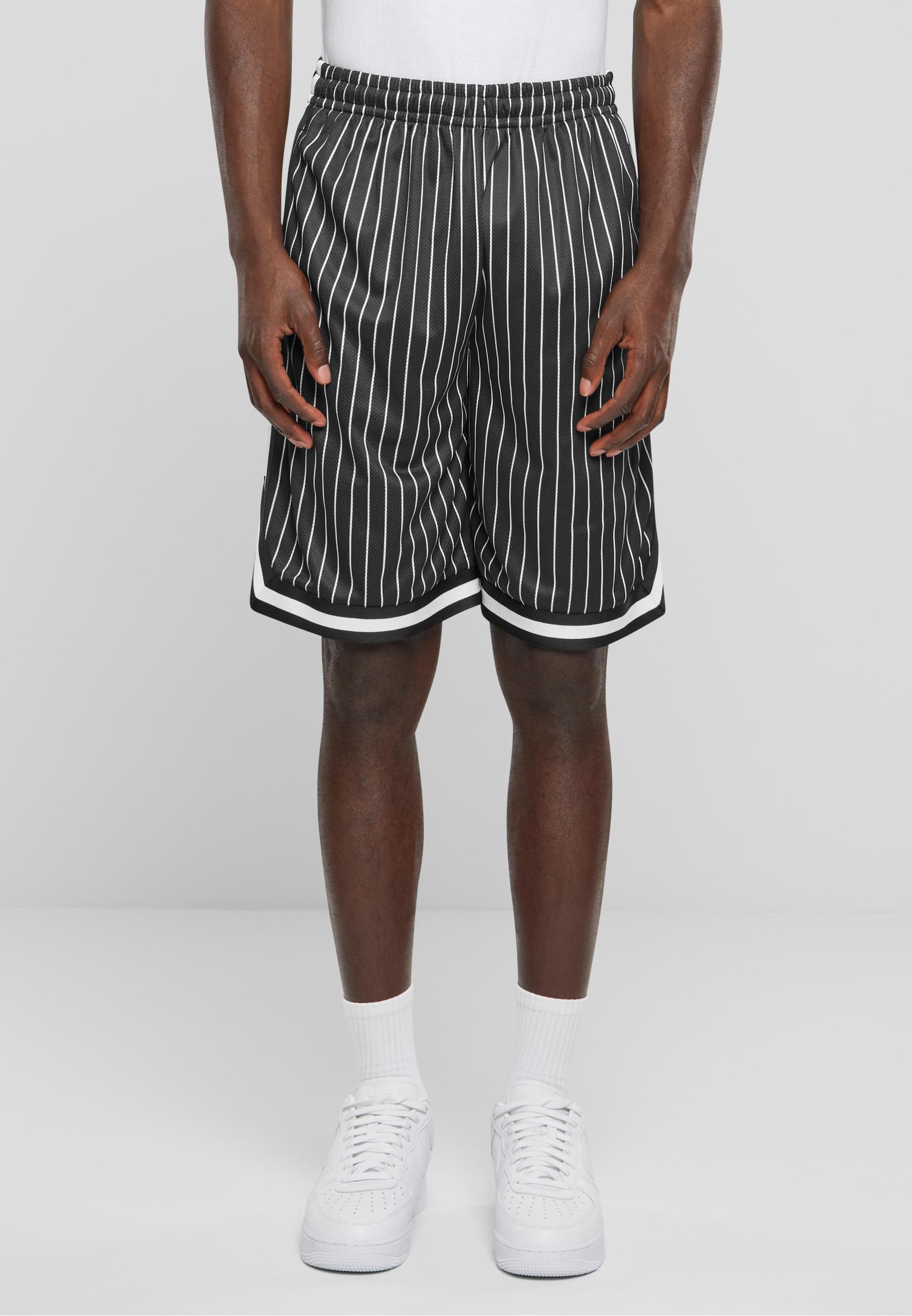 URBAN CLASSICS Shorts »Urban Classics Herren Striped Mesh Shorts«, (1 tlg.)