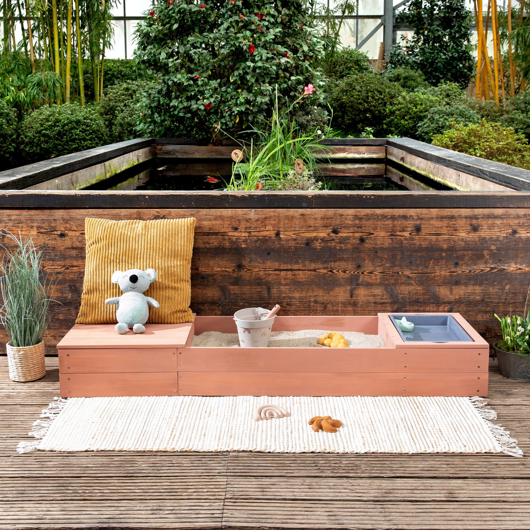 MUDDY BUDDY® Sandkasten »Space Saver«, mit Matschwanne und Staufach; FSC® - schützt Wald - weltweit