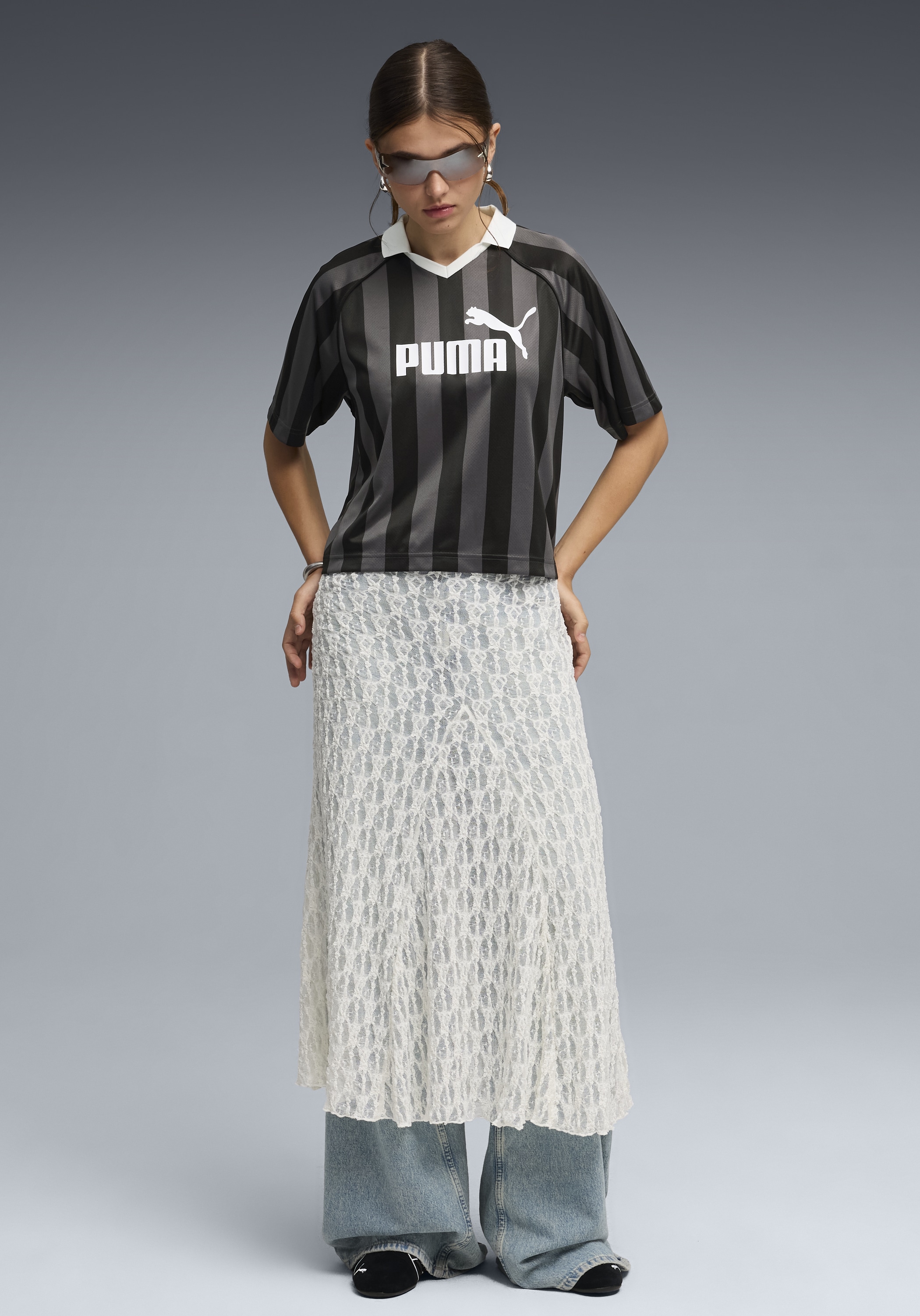 PUMA T-Shirt »ESS JERSEY« lockere Passform, Kurzarm, atmungsaktiv, mit V-Ausschnitt