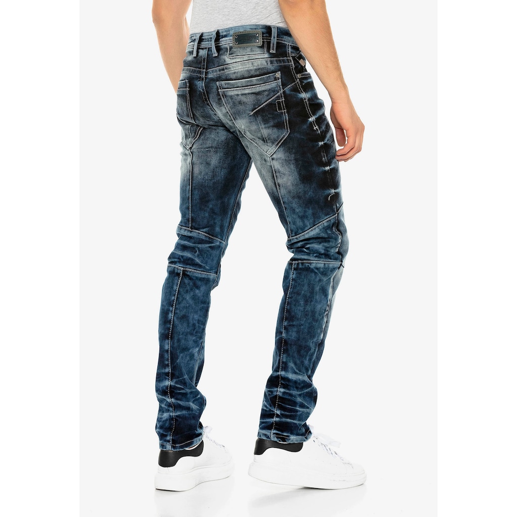 Cipo & Baxx Bequeme Jeans »CD286«, mit cooler Waschung und Ziernähten