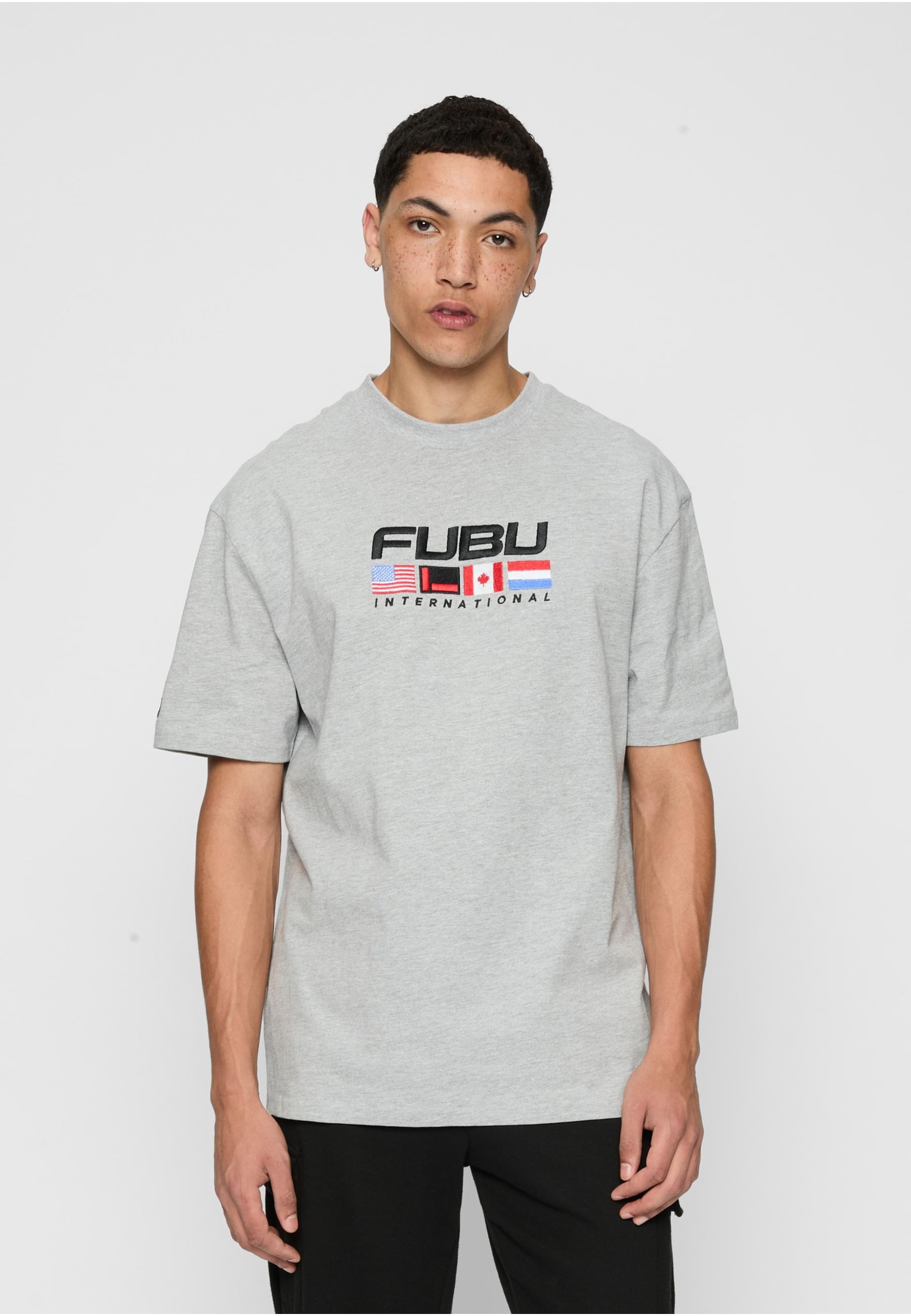 Fubu T-Shirt »Fubu FBMQ12121GRY1 Fubu Corporate Intnl T-Shirt« 1 Stk. tlg.