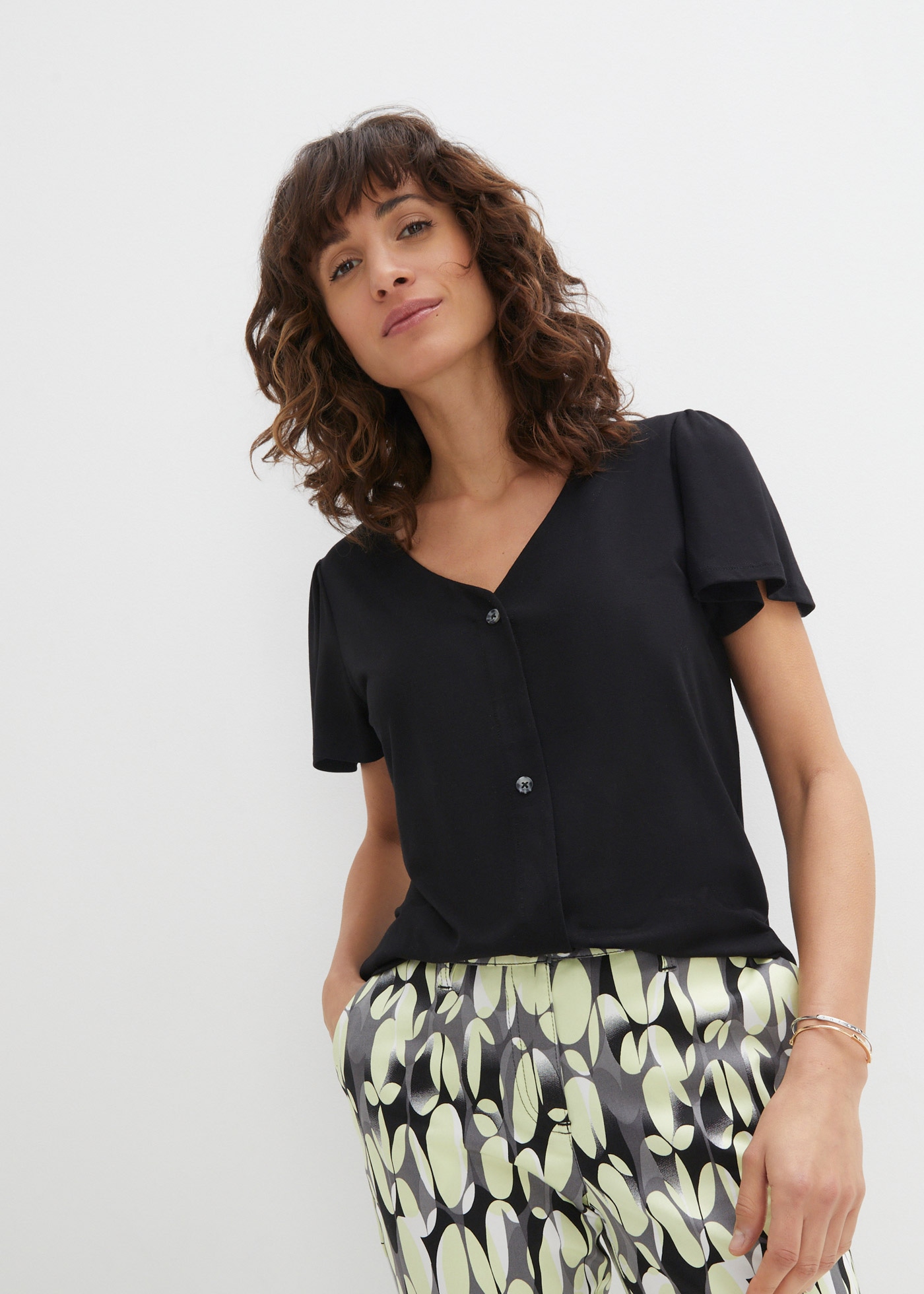 bonprix T-Shirt "Shirt mit Knopfleiste" bequeme Passform, Kurzarm-Design, mit Knopfleiste