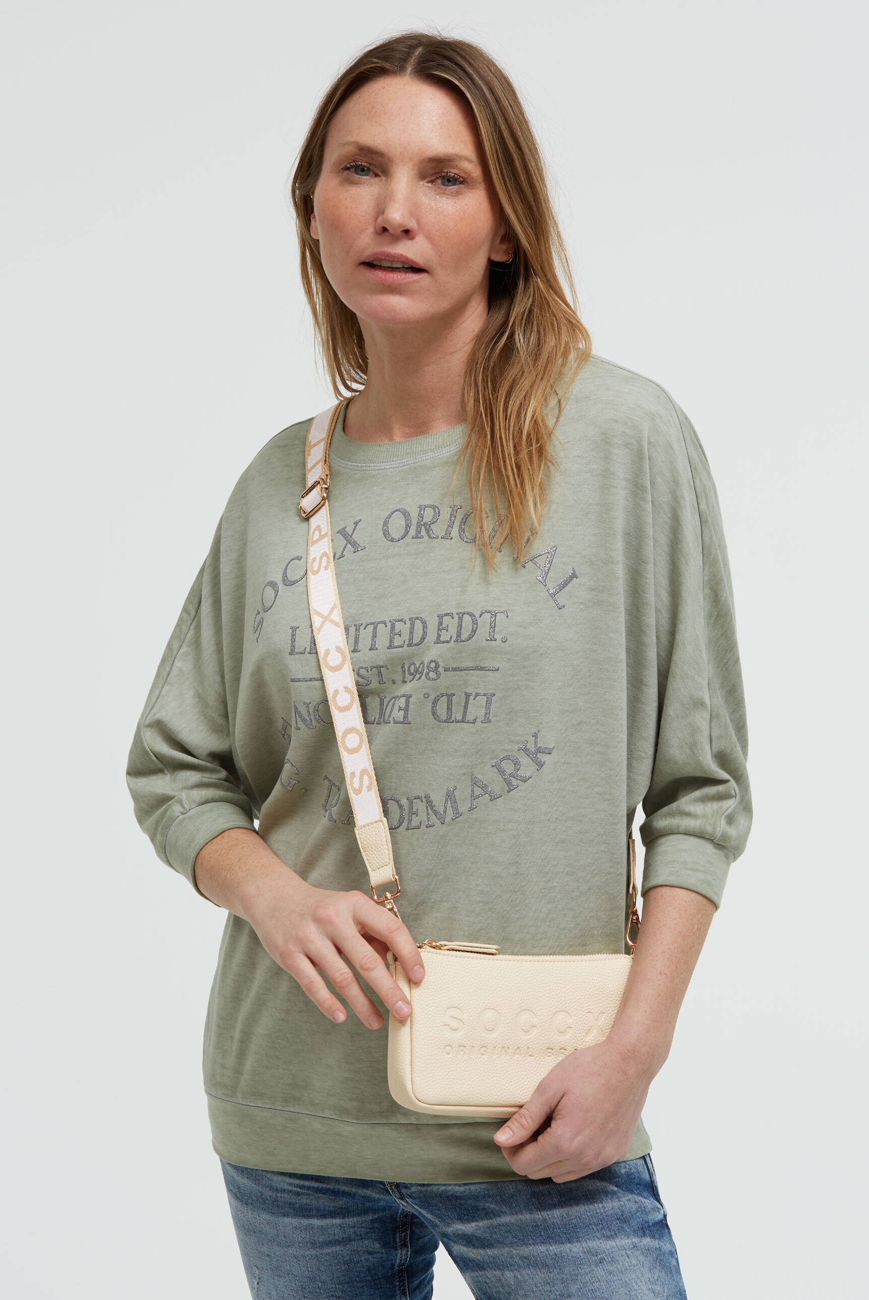 SOCCX Umhängetasche mit Reißverschluss am Innenfach günstig online kaufen