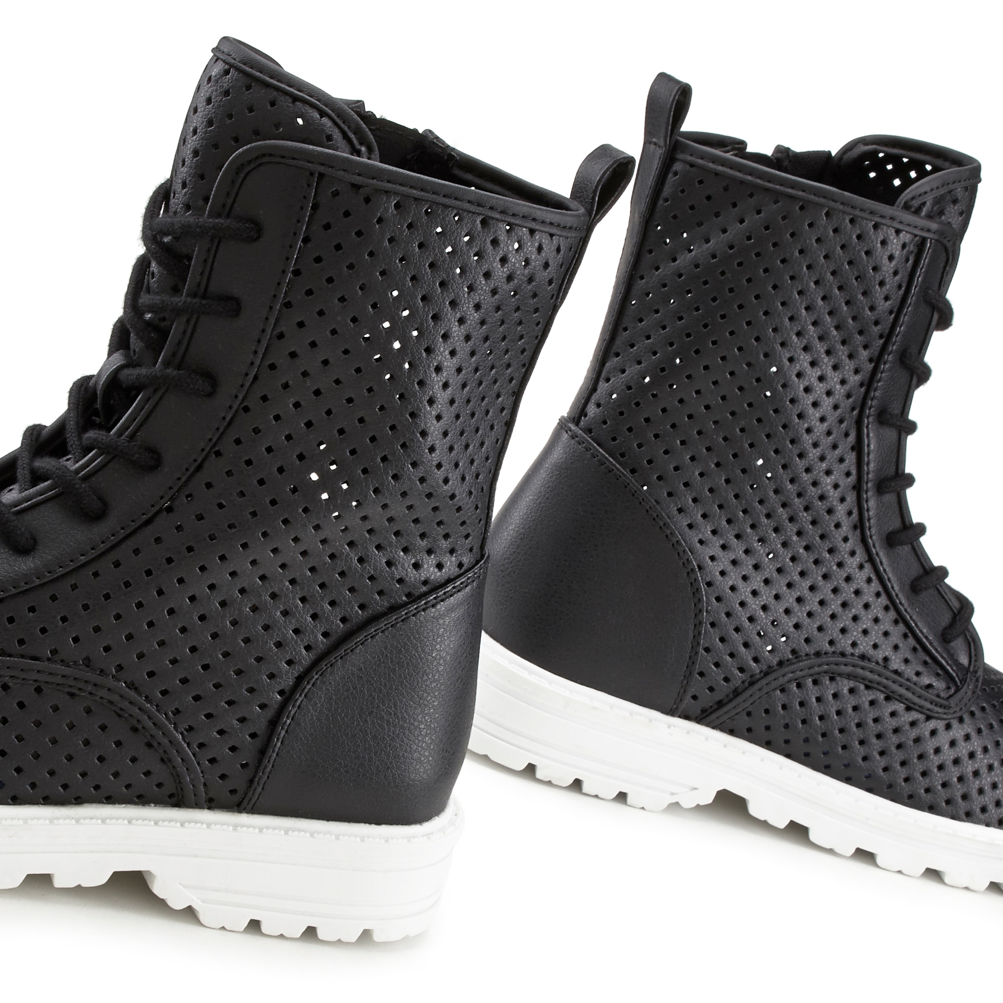 Stiefelette LASCANA, Damen, Gr. 36, schwarz, Obermaterial: 100% Lederimitat. Decksohle: 100% Textilmaterial. Futter: 100% Textilmaterial. Laufsohle: 100% Synthetik, unifarben, Schuhe Stiefelette, zum Schnüren mit modischen Cut-Outs, Stiefel, Boots, High-S 3