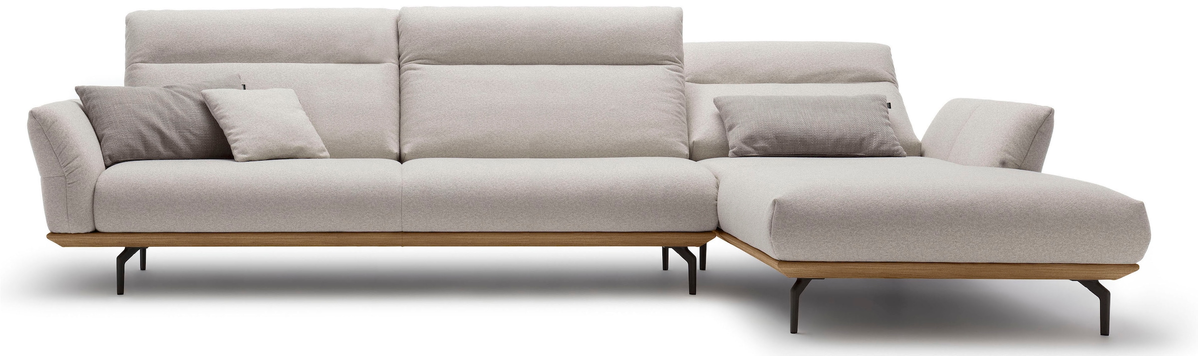 Creation BY ROLF BENZ Ecksofa »CR.460«, Sockel in Nussbaum, Winkelfüße in Umbragrau, Breite 338 cm