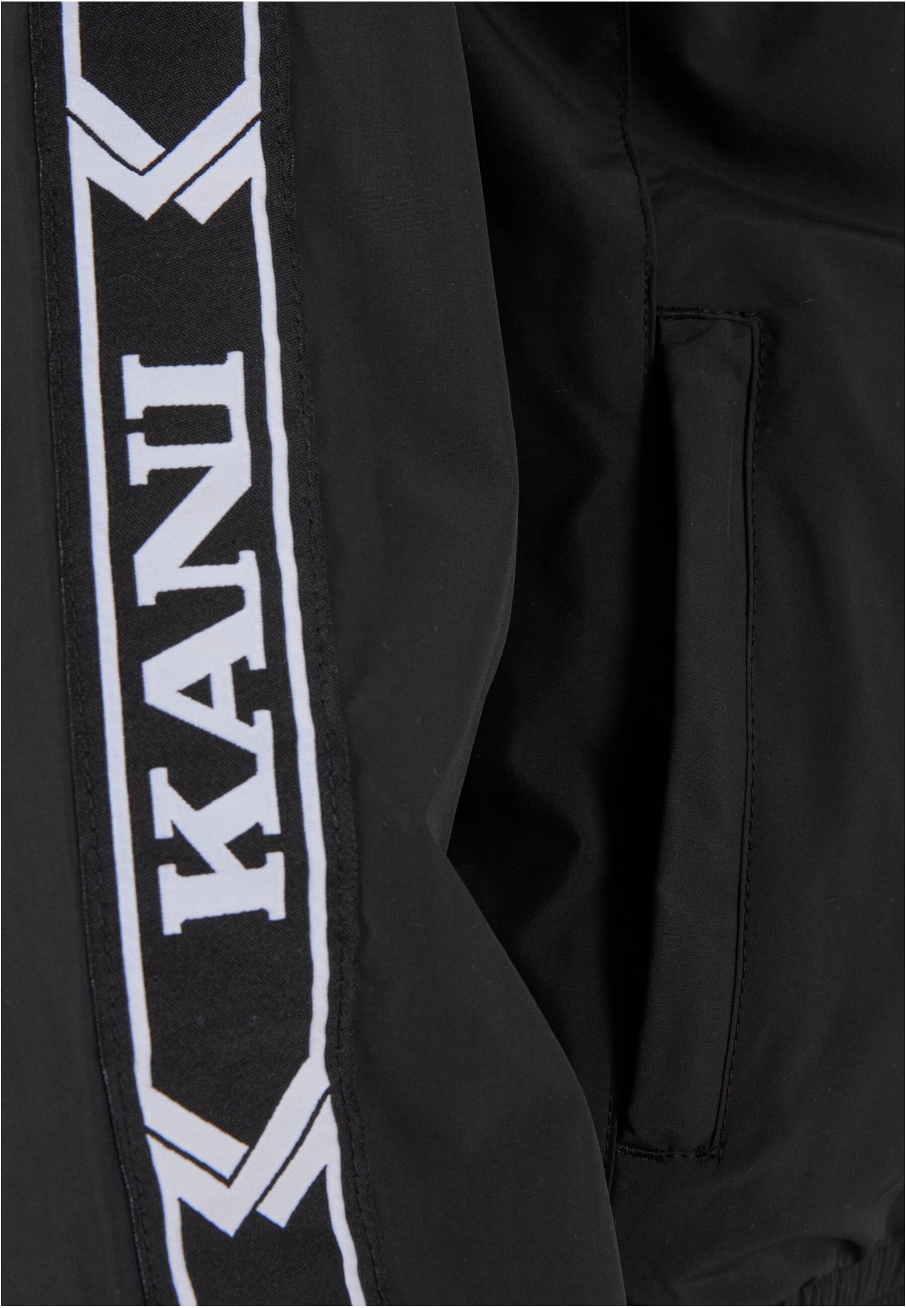 Karl Kani Allwetterjacke »Karl Kani Herren KKMQ32024BLK KK Retro Tape Trackjacket«, (1 St.), ohne Kapuze