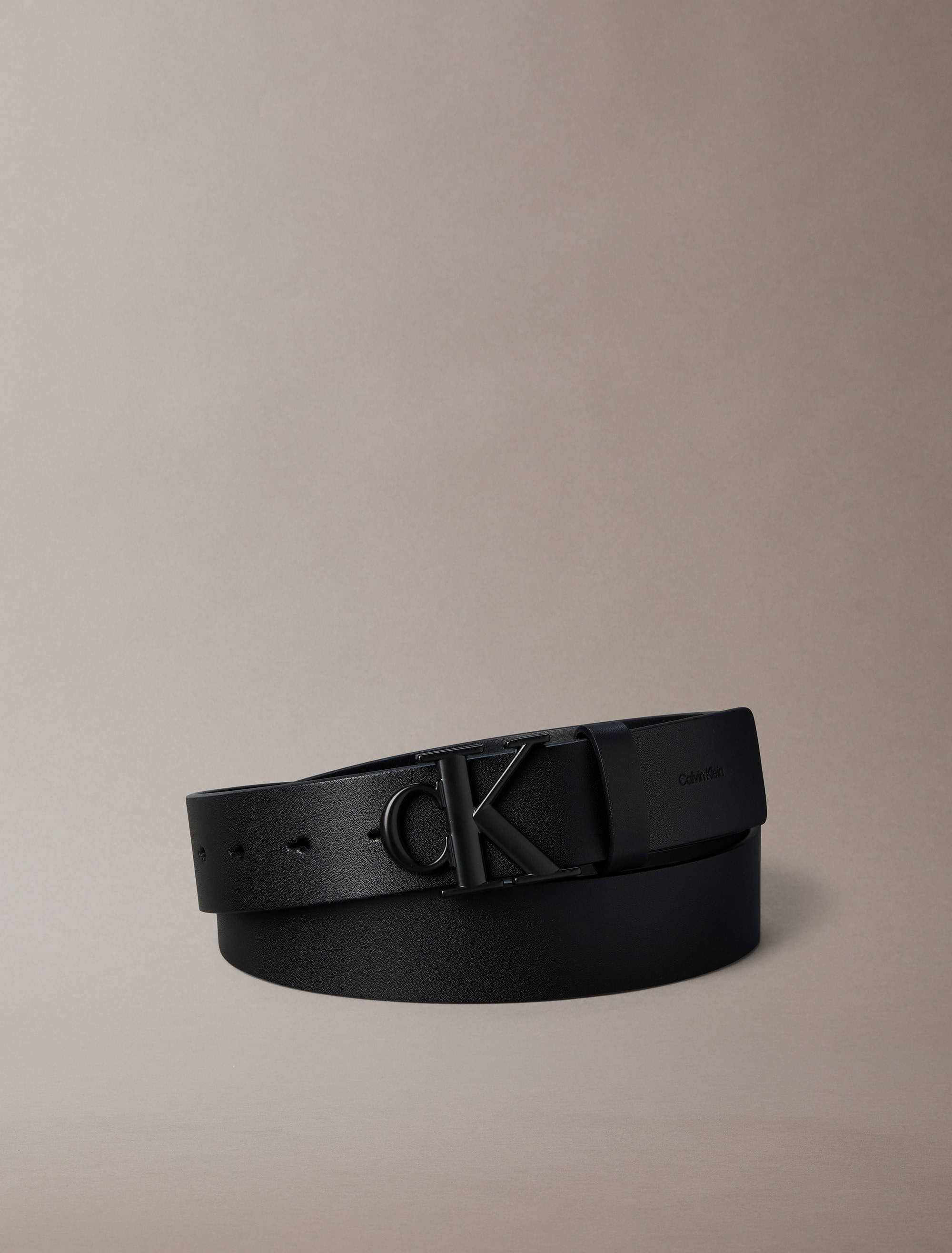 Calvin Klein Ledergürtel "CK BUCKLE SMOOTH 35MM" Größenverstellbar mit Meta günstig online kaufen