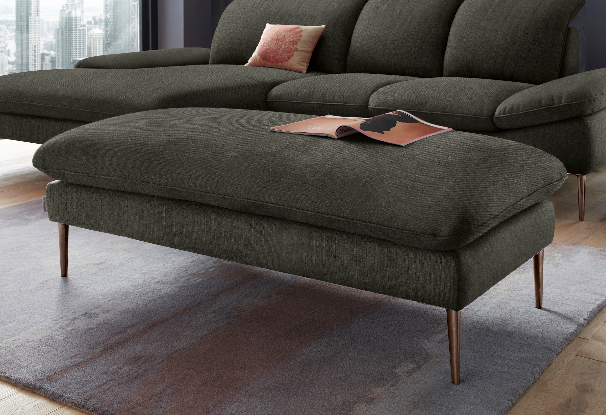Hocker W.SCHILLIG "enjoy&MORE", grün (hunter r66), B:151cm H:45cm T:71cm, Chenille-Flachgewebe R66 (85% Polyester, 15% Nylon);Longlife Xtra-Leder Z59: Glattleder mit modischer Prägung. Hautstärke 0, 9 - 1, 1 mm;Stoff S37 (100% Polyester), Hocker, Hocker, 
