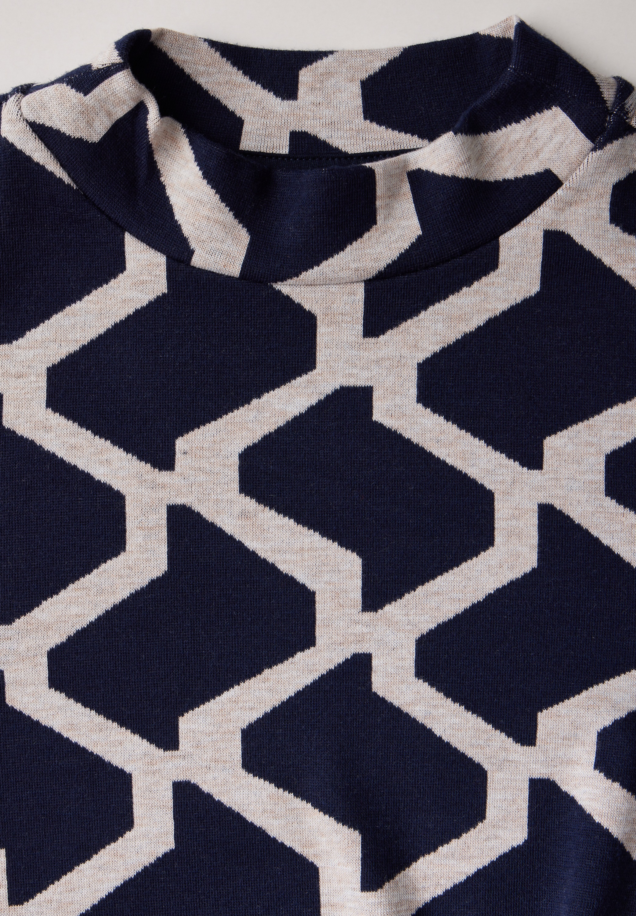 STREET ONE Sweatkleid, mit grafischem Muster