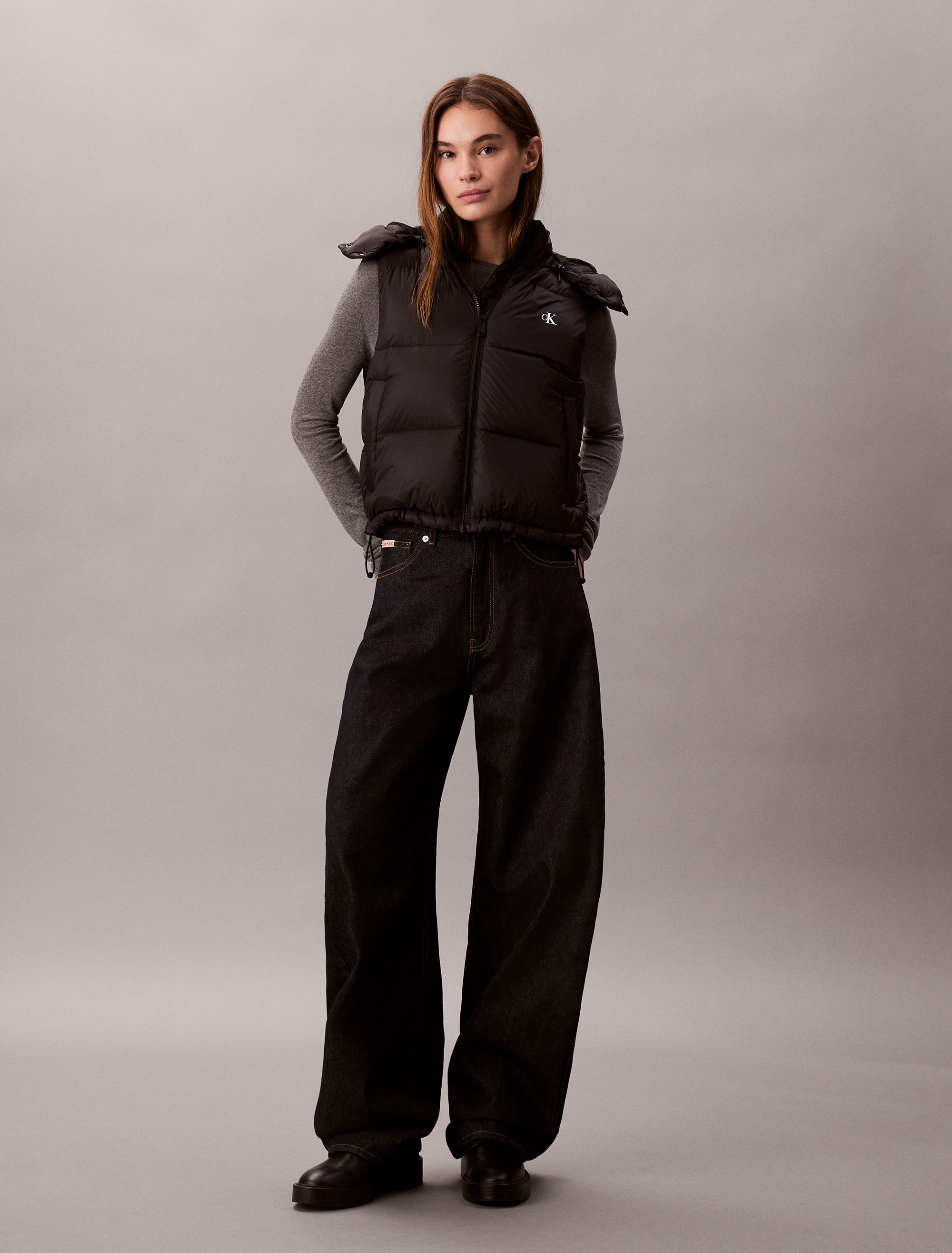 Calvin Klein Jeans Steppweste »ESSENTIAL MIDWEIGHT PUFFER VEST«, mit abnehmbarer Kapuze, Stehkragen