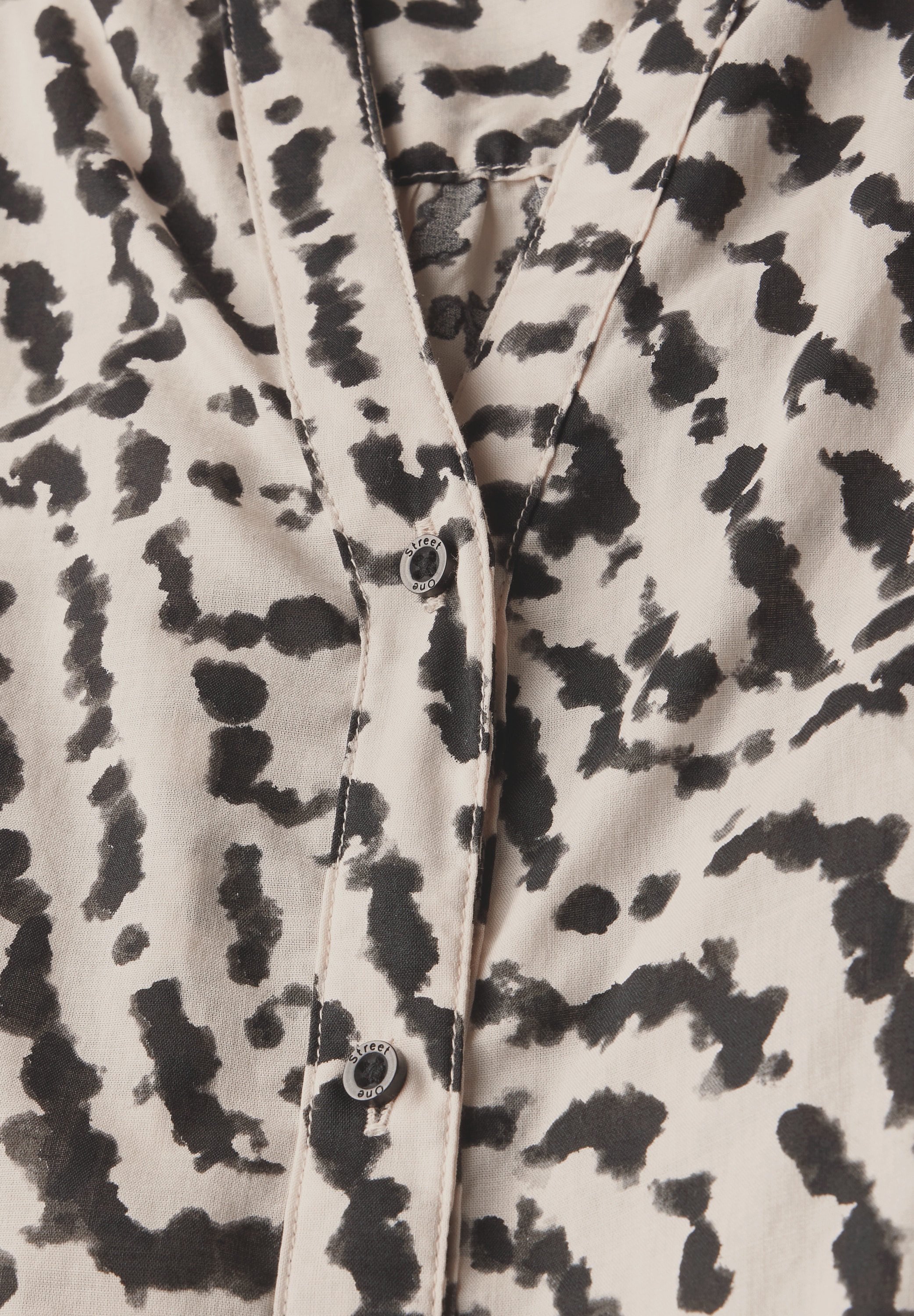 STREET ONE Druckbluse, mit Tapedetails und grafischem Muster