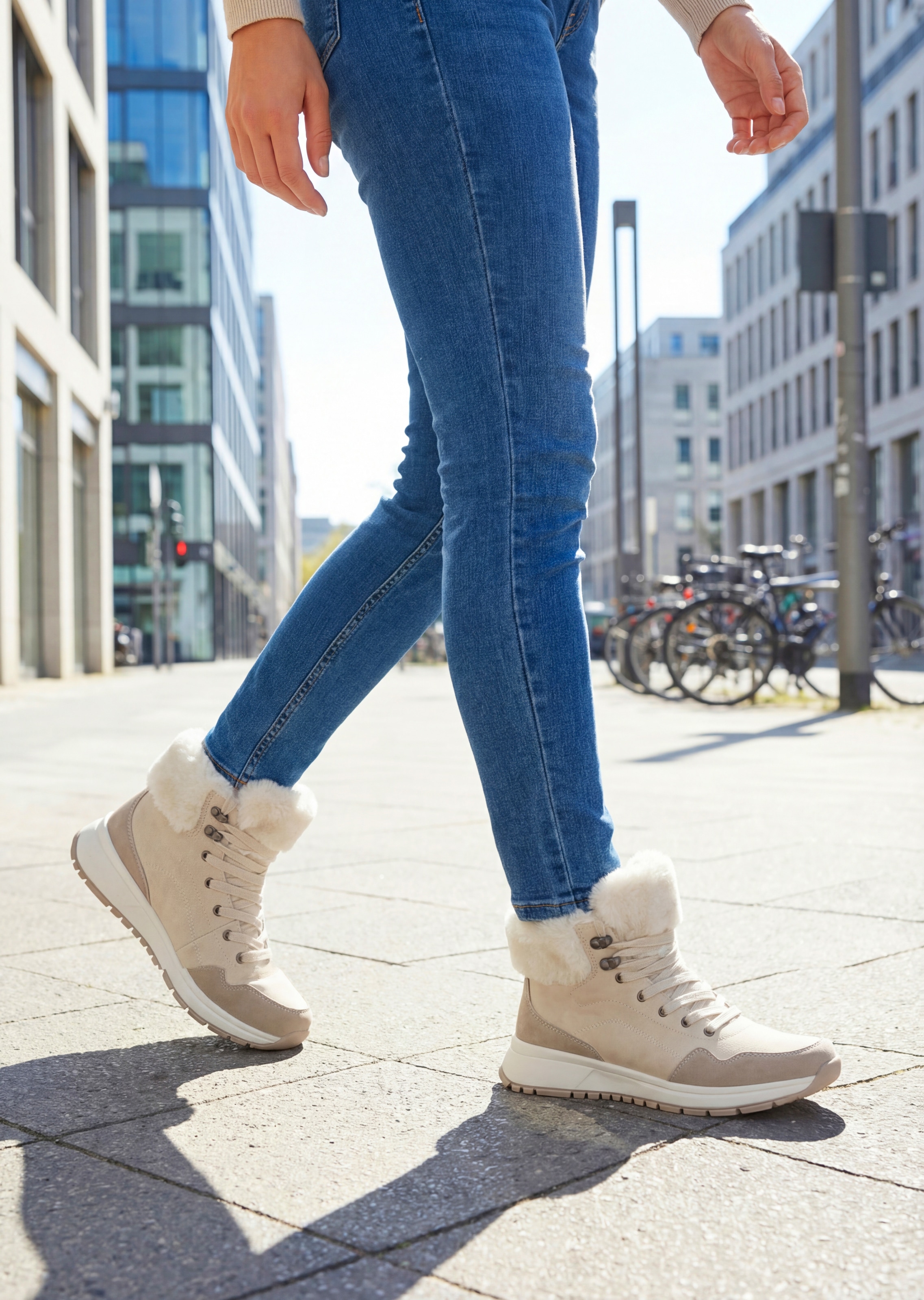 LASCANA Winterstiefelette »High Top Sneaker, Schnürschuh, Boots, Stiefelette«  aus wasserabweisendem Material mit Warmfutter VEGAN