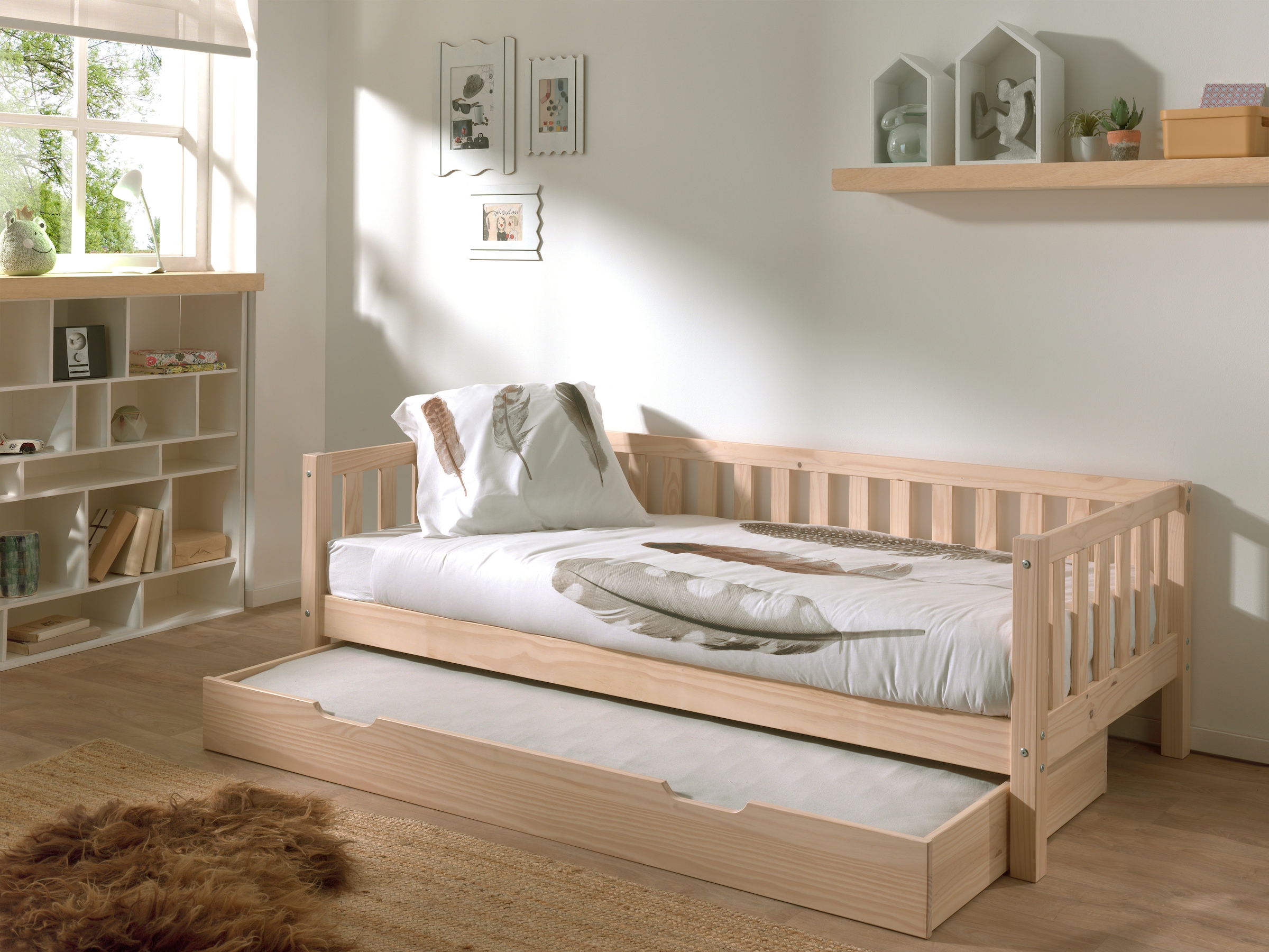 Vipack Einzelbett, (Made in Europe), Sprossenumrandung, Liegefläche 90x200 cm, in Milky Pine oder Weiß