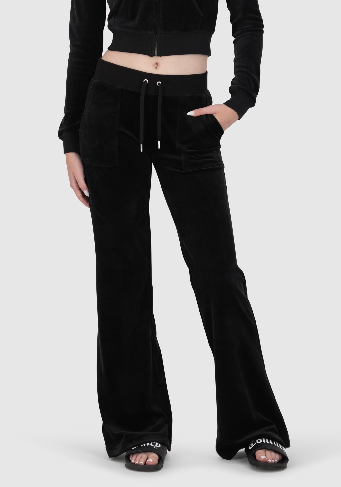 Juicy Couture Sweathose »LAYLA LOW RISE POCKETED FLARE PANT Damen«, Trainingshose Damen, Sweathose, Velour, Jogginghose mit Glitzer, Sale