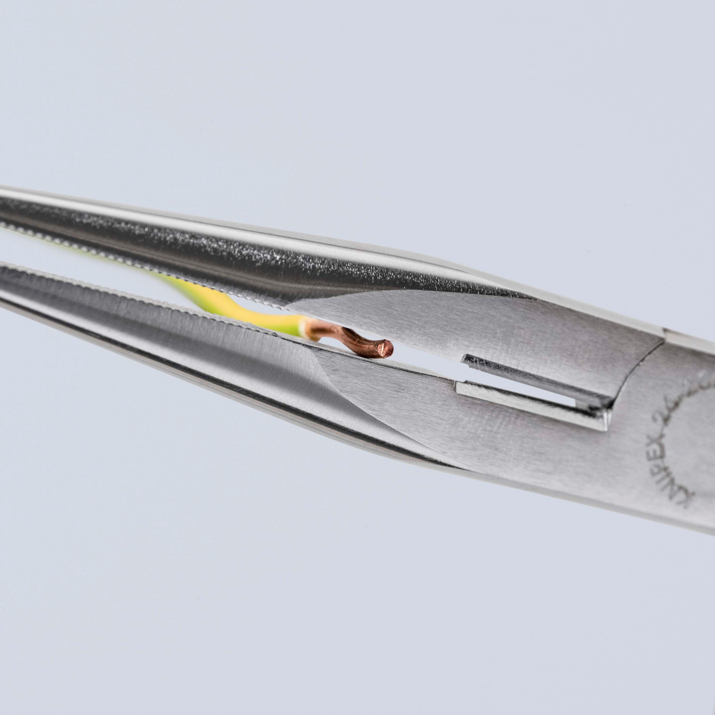 Knipex Flachrundzange »26 16 200 mit Schneide (Storchschnabelzange)«, (1 tlg.), verchromt, isoliert mit Mehrkomponenten-Hüllen, VDE-geprüft 200 mm