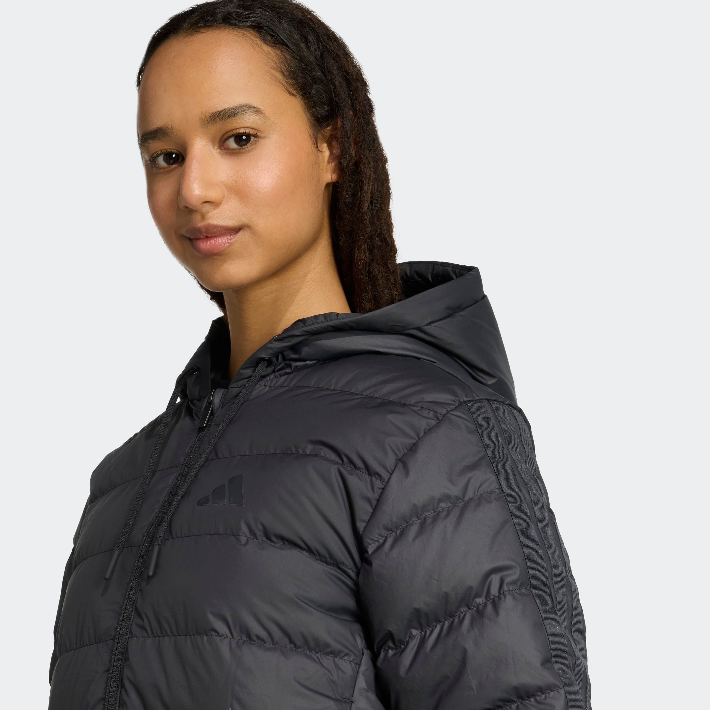 adidas Sportswear Daunenjacke »ESSENTIALS CLIMAWARM 3-STREIFEN LIGHT DAUNENPARKA MIT KAPUZE« Winterjacke Damen