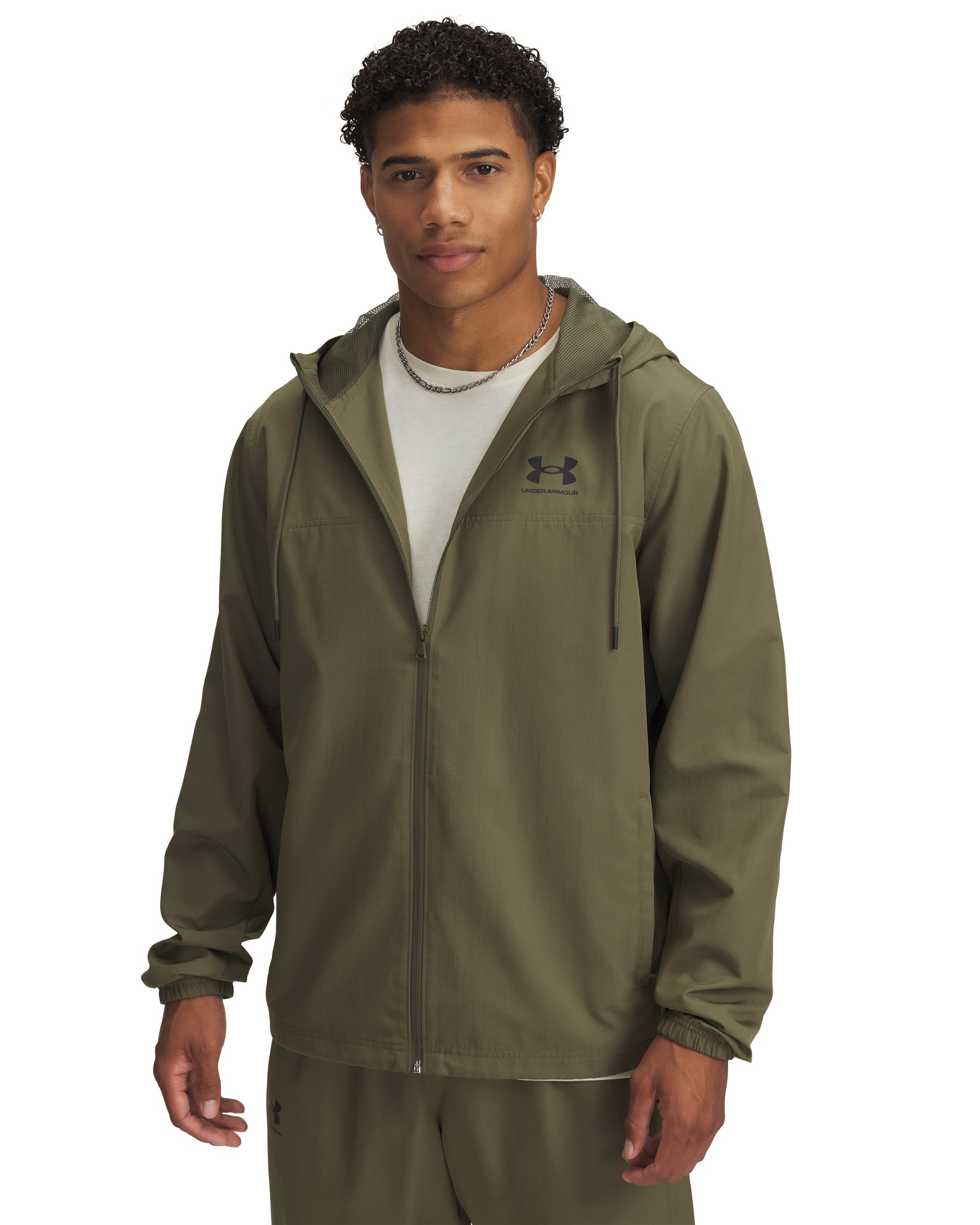 Under Armour Windbreaker "UA RIVAL WVN WINDBREAKER" windabweisend, aus Polyester, mit Reißverschluss, normale Länge