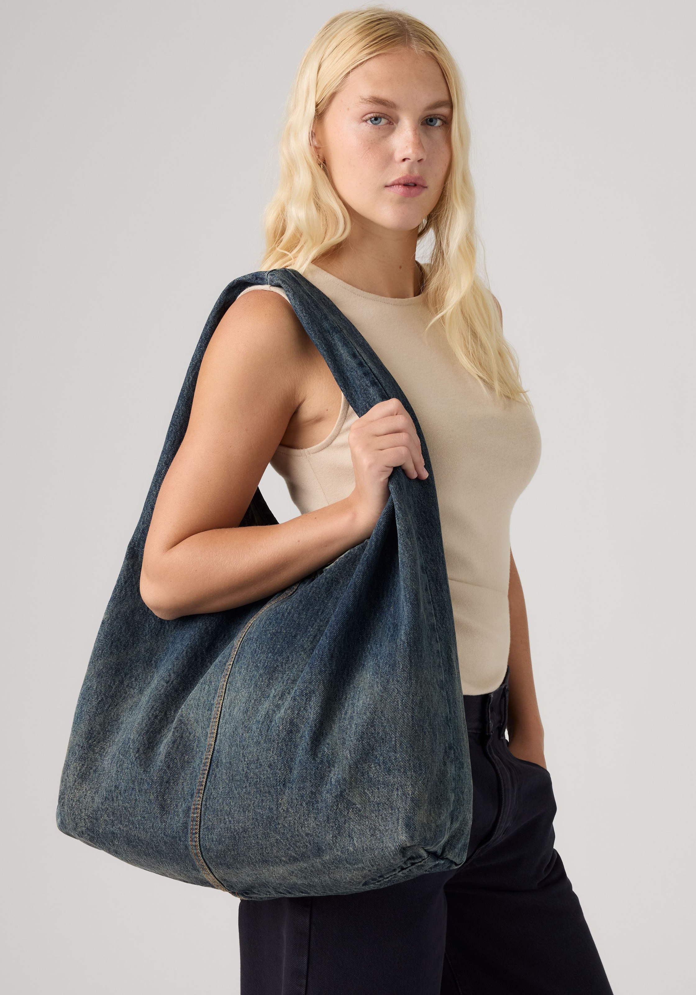 Levi's® Schultertasche »EMERSON SHOULDER BAG« aus Baumwolldenim, lässiger Stil