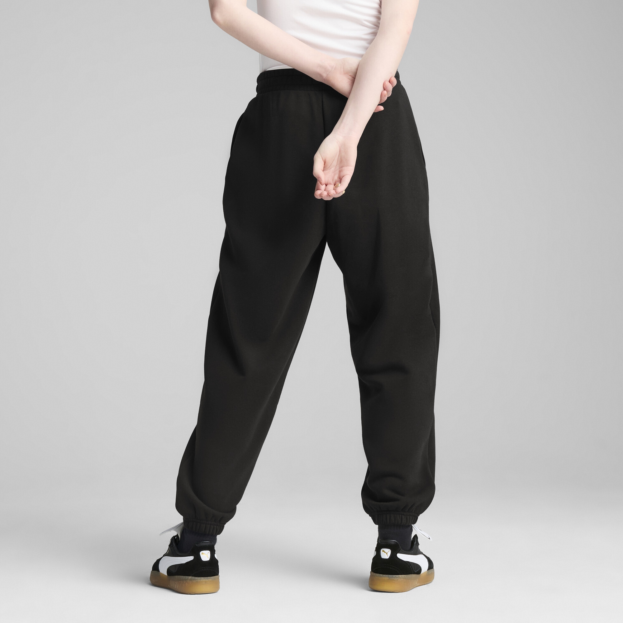 PUMA Sporthose »WARDROBE ESS Relaxed Fit Jogginghose Damen«