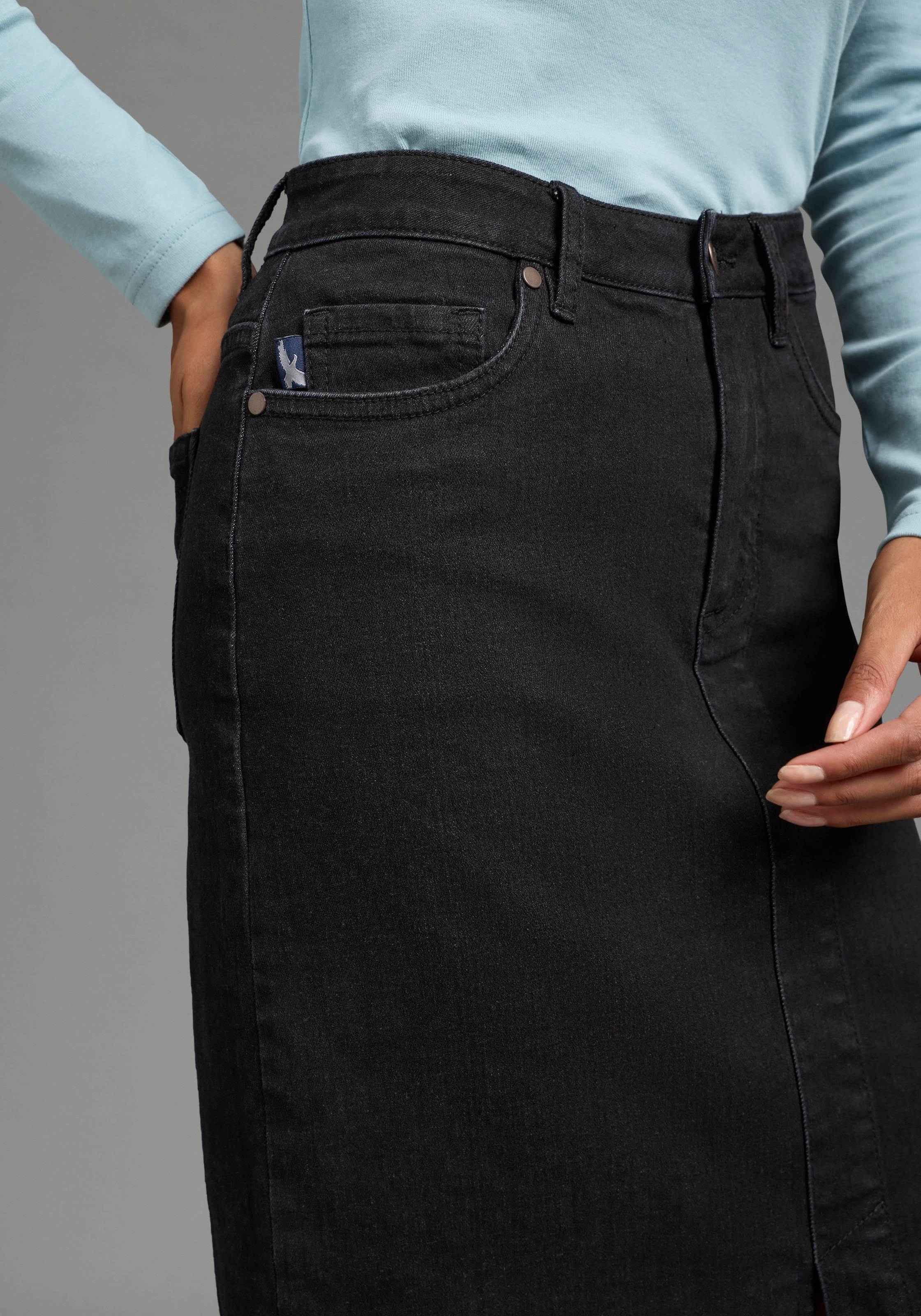 Arizona Jeansrock »lang« wadenlang, mit Schlitz, figurbetonte Passform, aus elastischem Denim