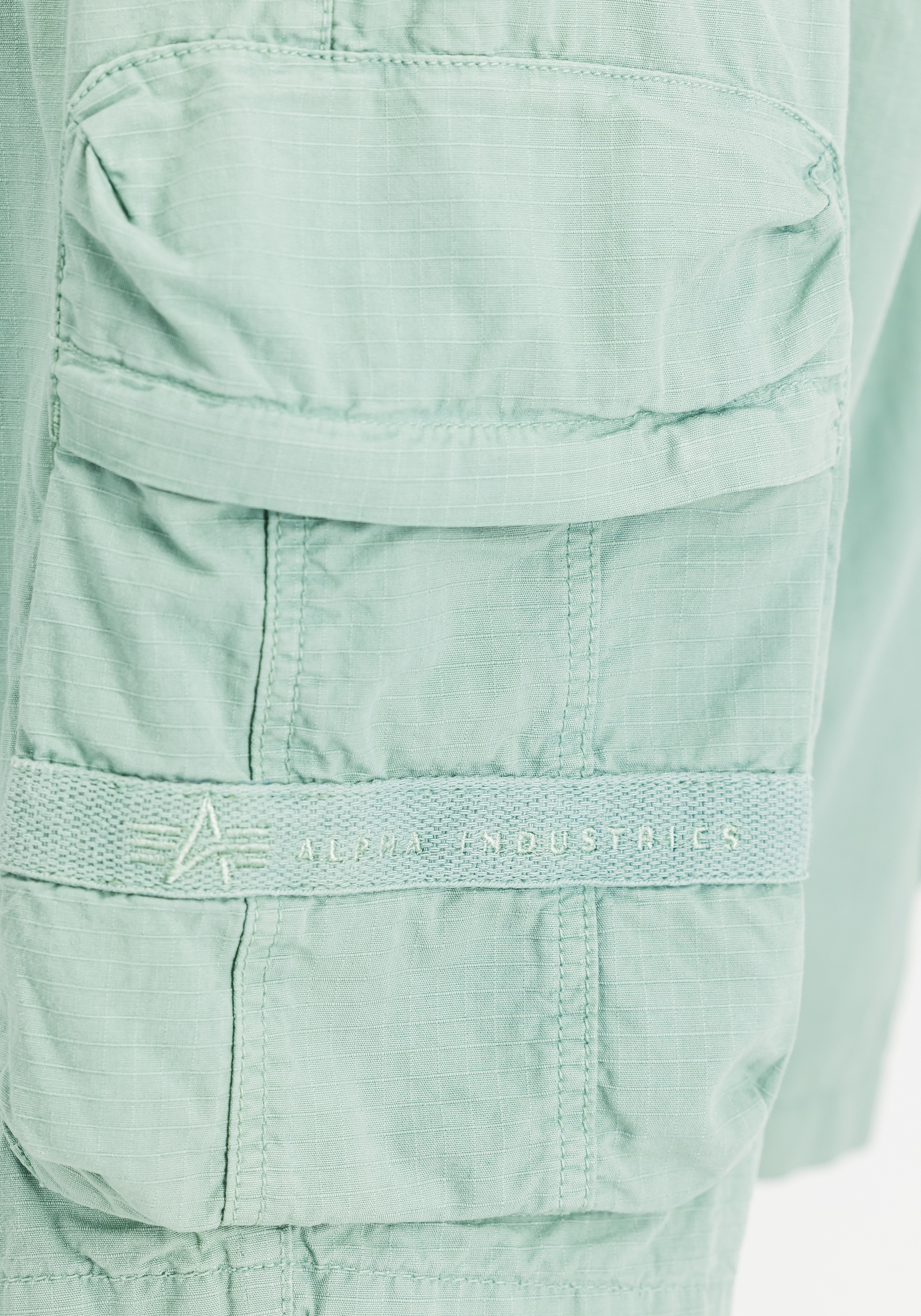 Alpha Industries Shorts »Manoeuvre Short«