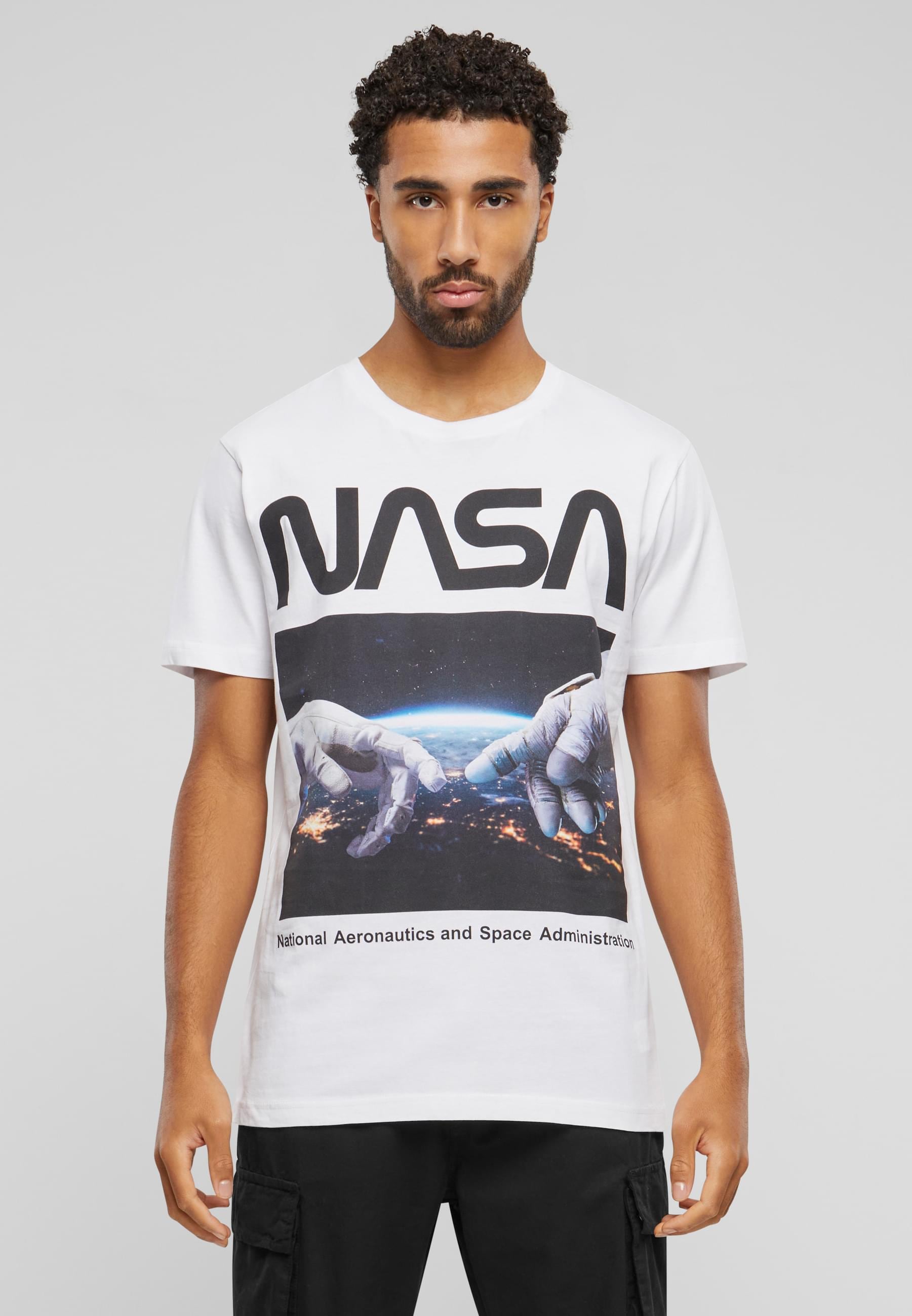 MisterTee T-Shirt »MisterTee Herren NASA Astronaut Hands Tee«, (1 tlg.)
