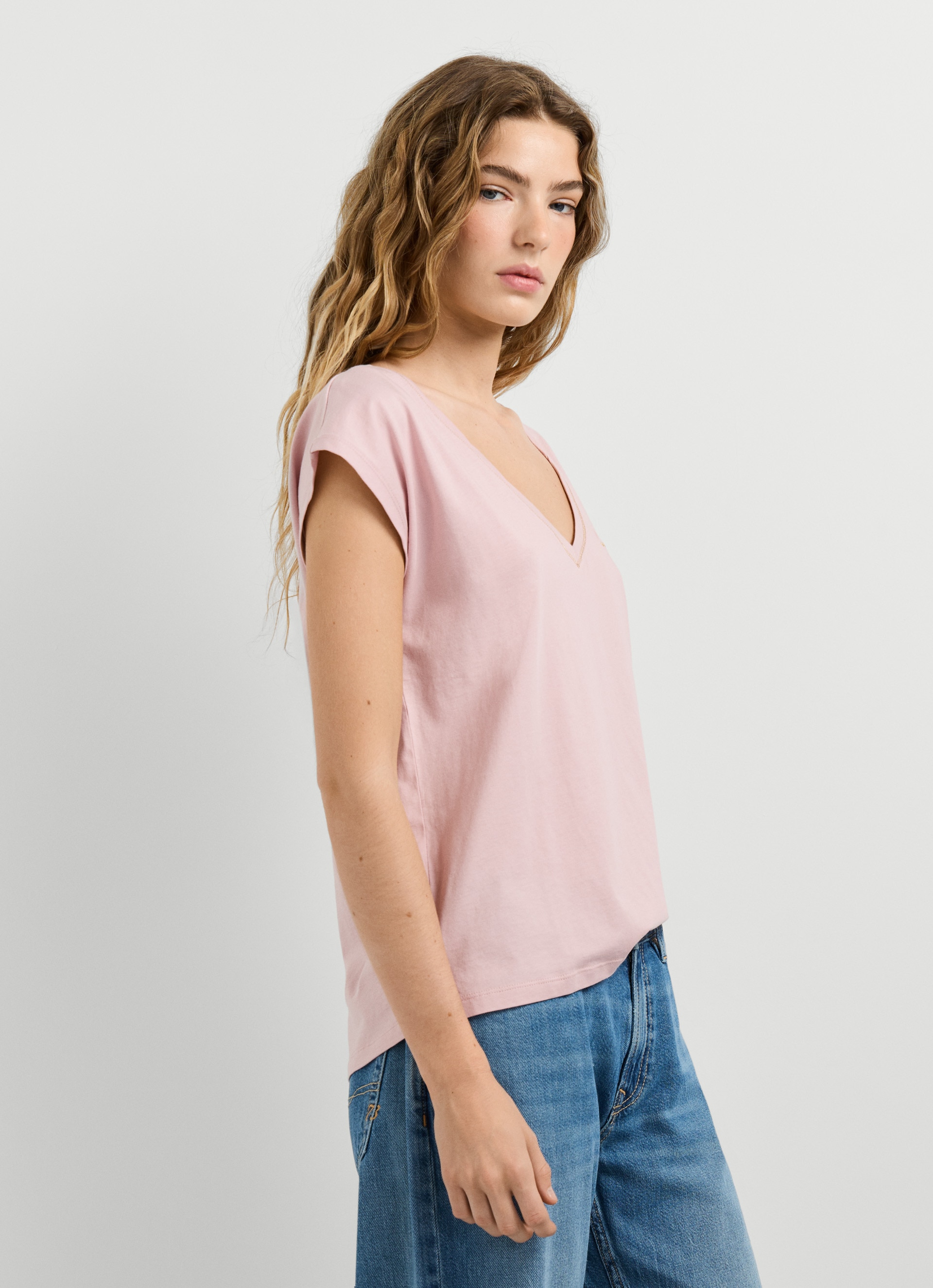 Pepe Jeans T-Shirt »CLOE« mit V-Ausschnitt, Logostickerei