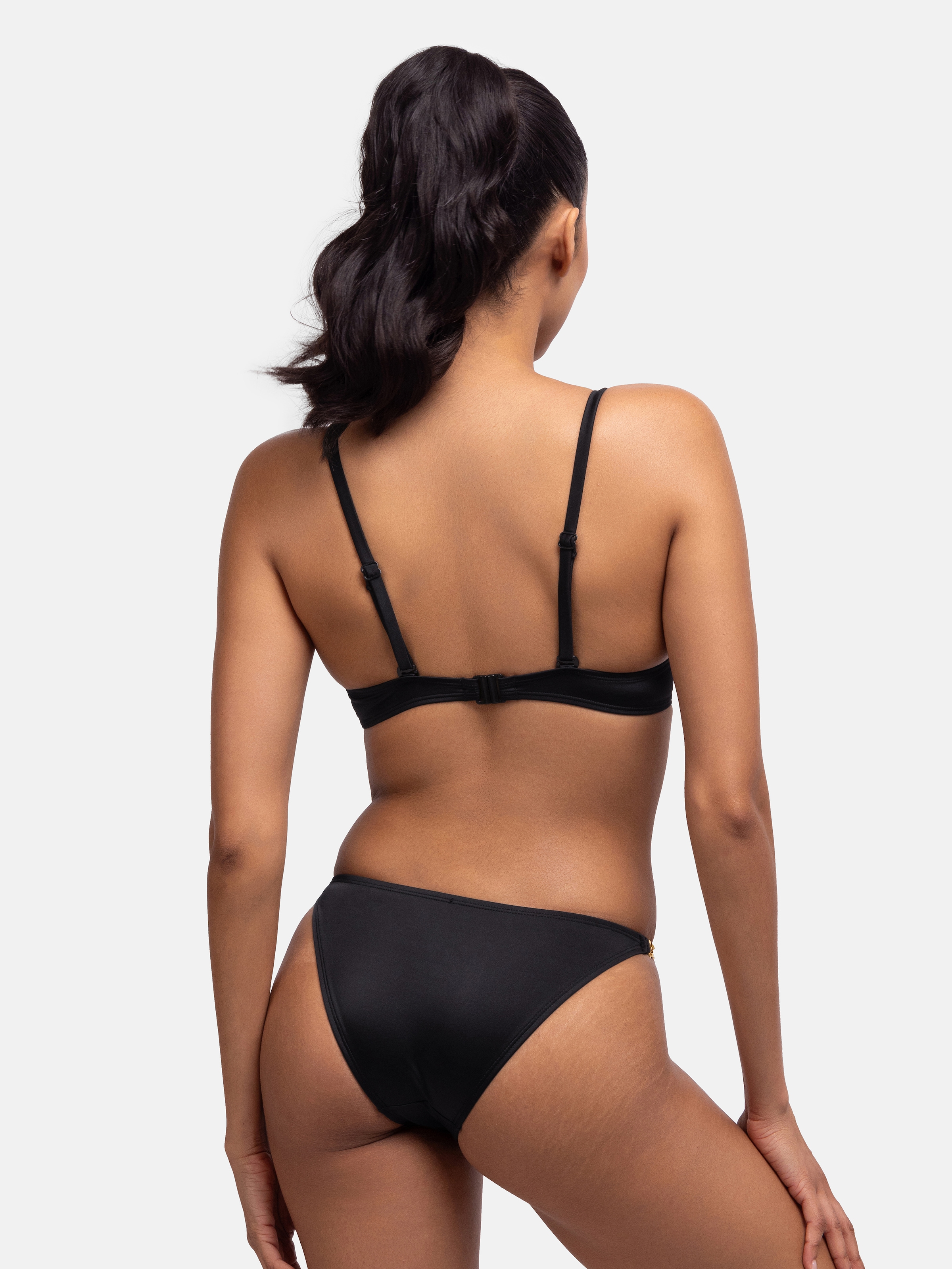 Dorina Bügel-Bandeau-Bikini-Top »FILAO«, Mit modischen goldfarbenen Kettendetails