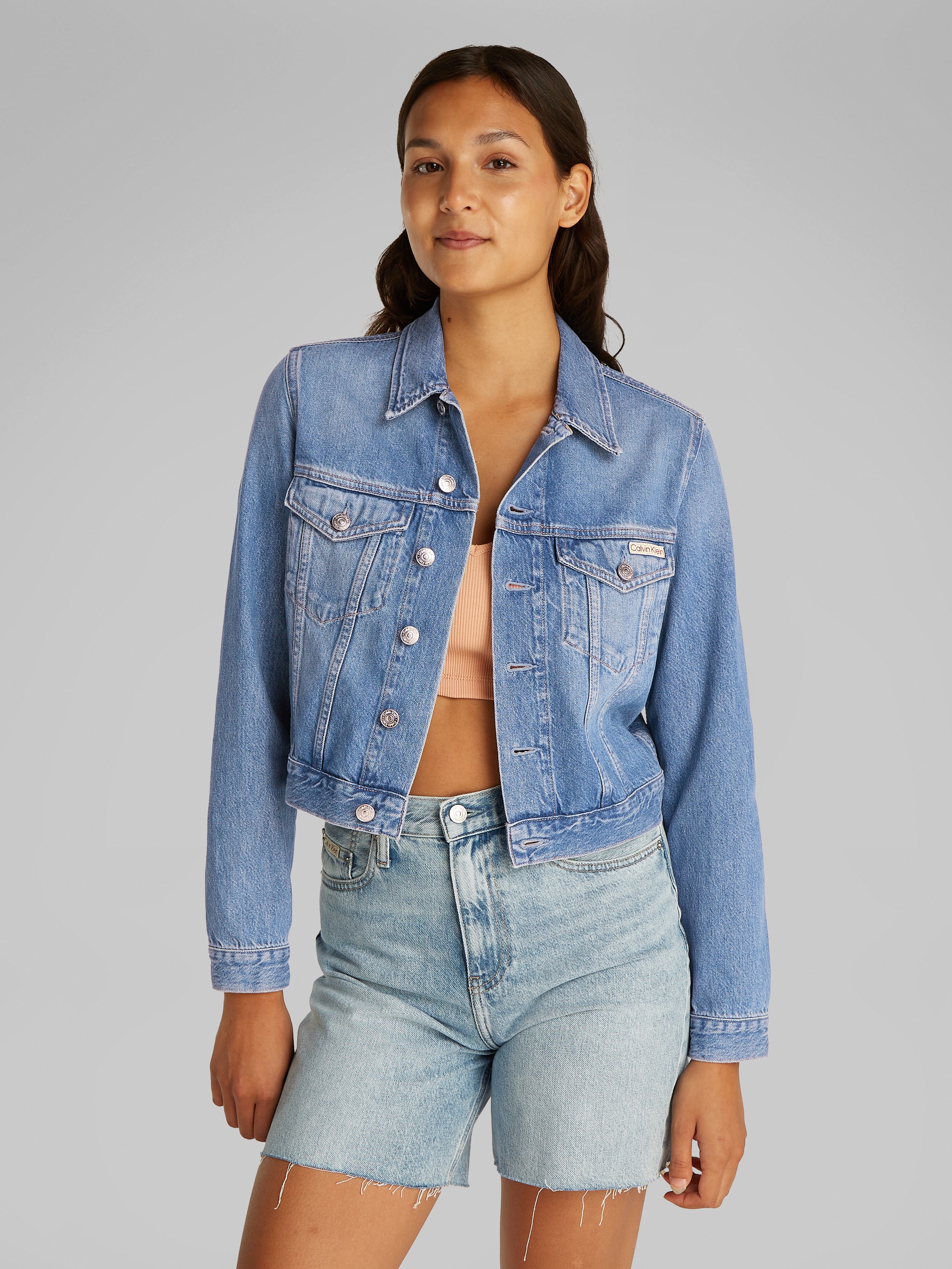 Calvin Klein Jeans Jeansjacke "CROPPED 90S DENIM TRUCKER", in hellblauer Wa günstig online kaufen