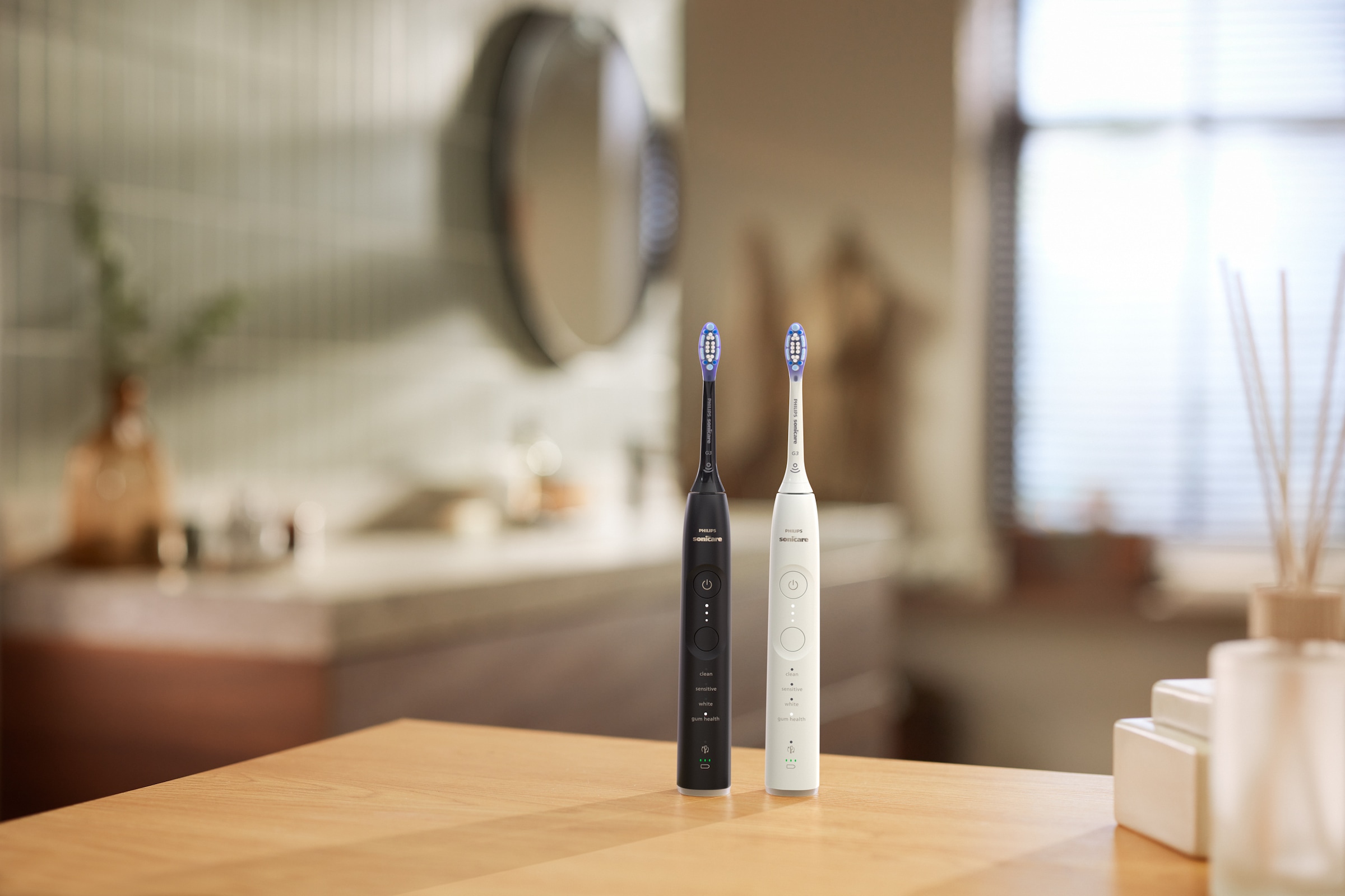 Philips Sonicare Elektrische Zahnbürste »Series 7100 HX7429/02«, 2 St. Aufsteckbürsten, mit Andruckkontrolle, 7 Putzeinstellungen, inkl. Reiseladeetui
