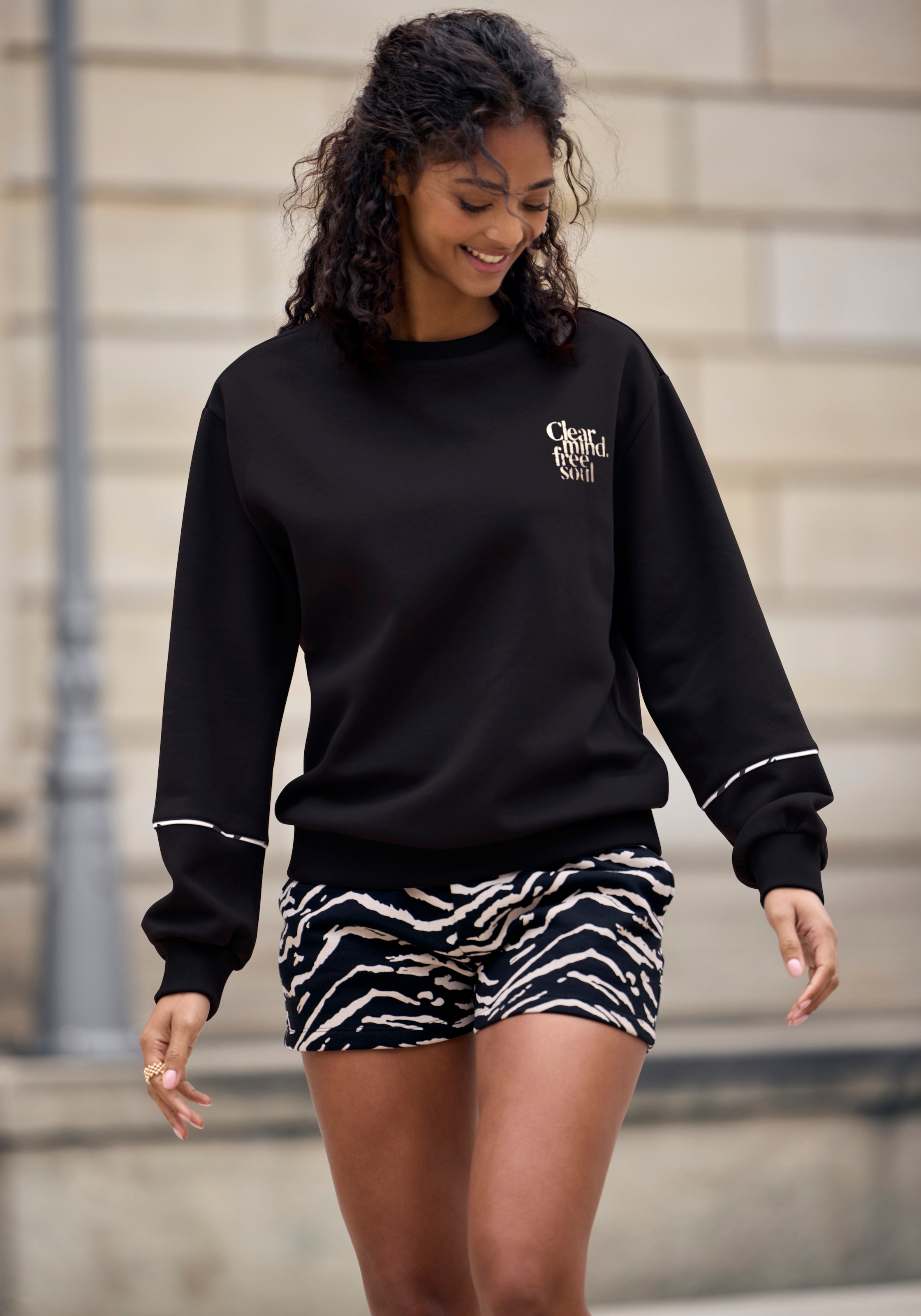 Buffalo Sweatshirt, mit aufwendigen Foil Print günstig online kaufen